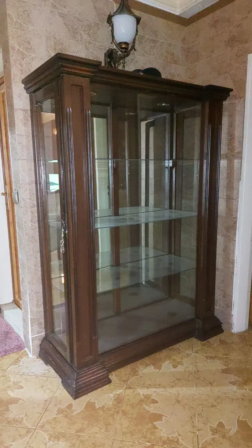 بوفه ویترین کمد جاکفشی گلدان گل مصنوعی صندلی|بوفه، ویترین، کنسول|تهران, فلسطین (میدان انقلاب)|دیوار