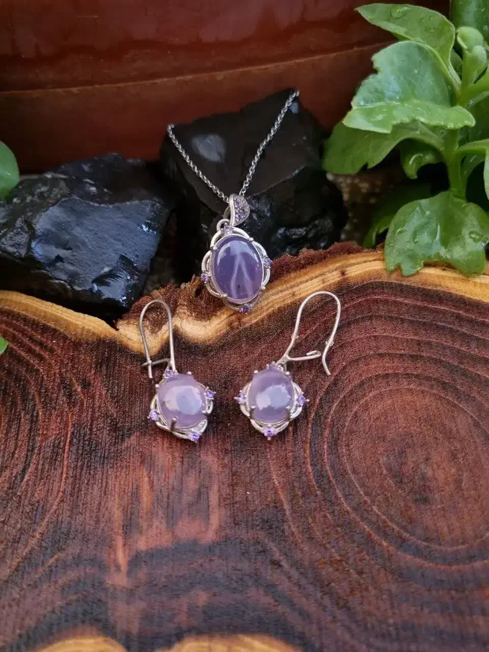 زیورآلات دست‌ساز با سنگ های طبیعی|جواهرات|خاش, |دیوار