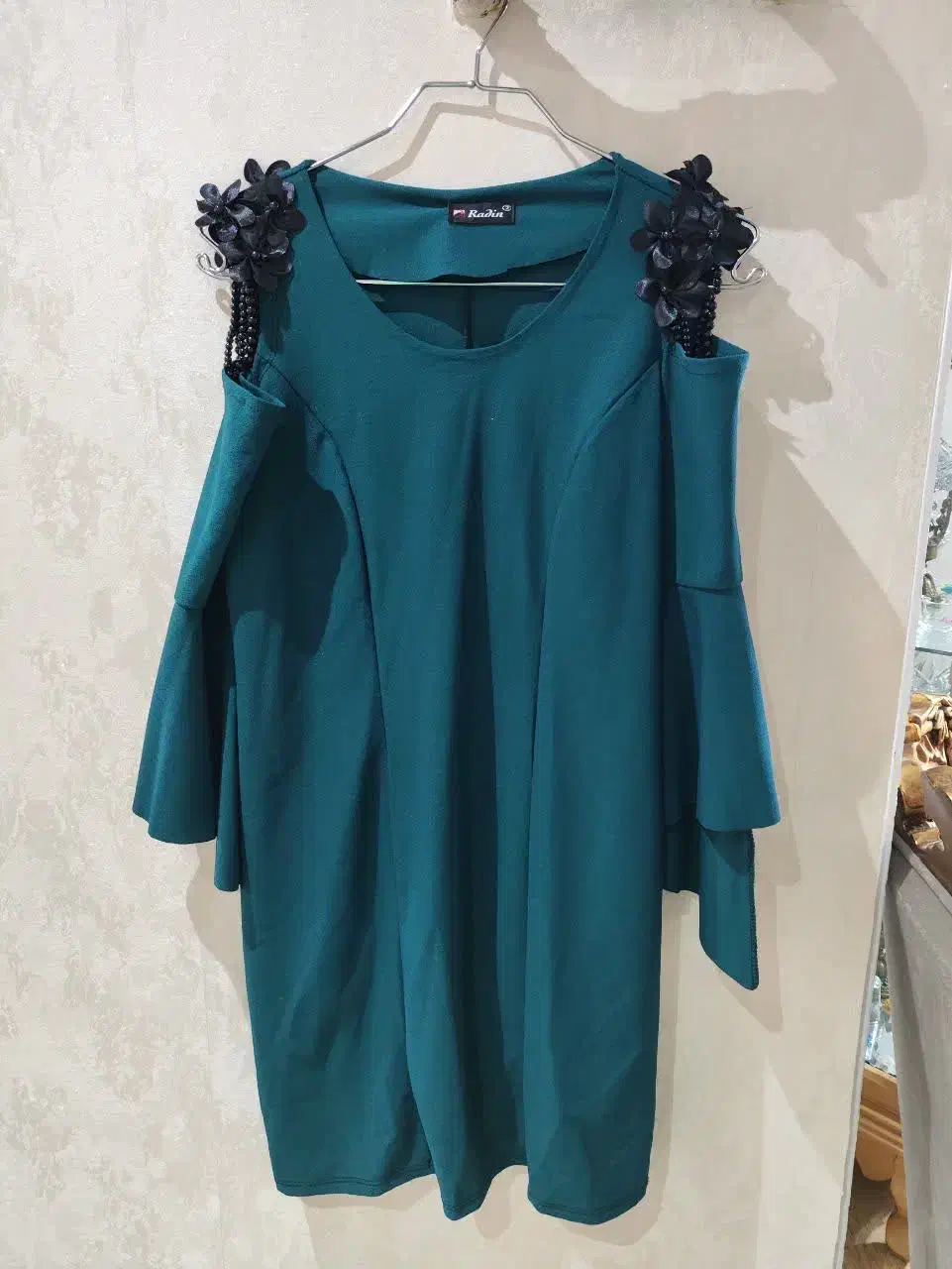 مانتو و لباس مجلسی|لباس|اندیشه, اندیشه فاز ۱|دیوار