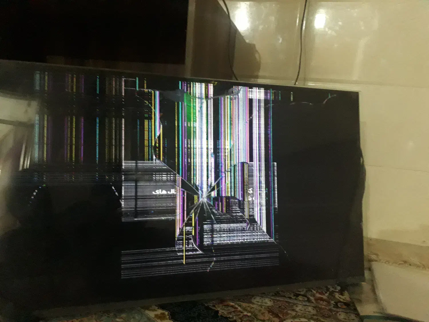 تلویزیون شکسته ۴۰ اینچ سامسونگ|تلویزیون و پروژکتور|قم, پشت انبار نفت|دیوار