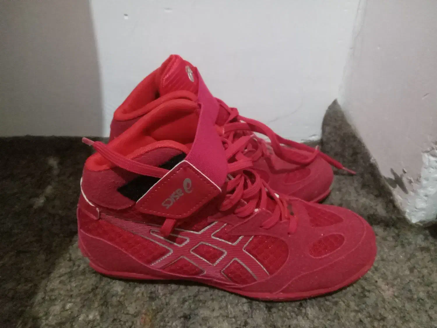 کتونی ورزشی|کیف، کفش، کمربند|رشت, کوی قدس|دیوار