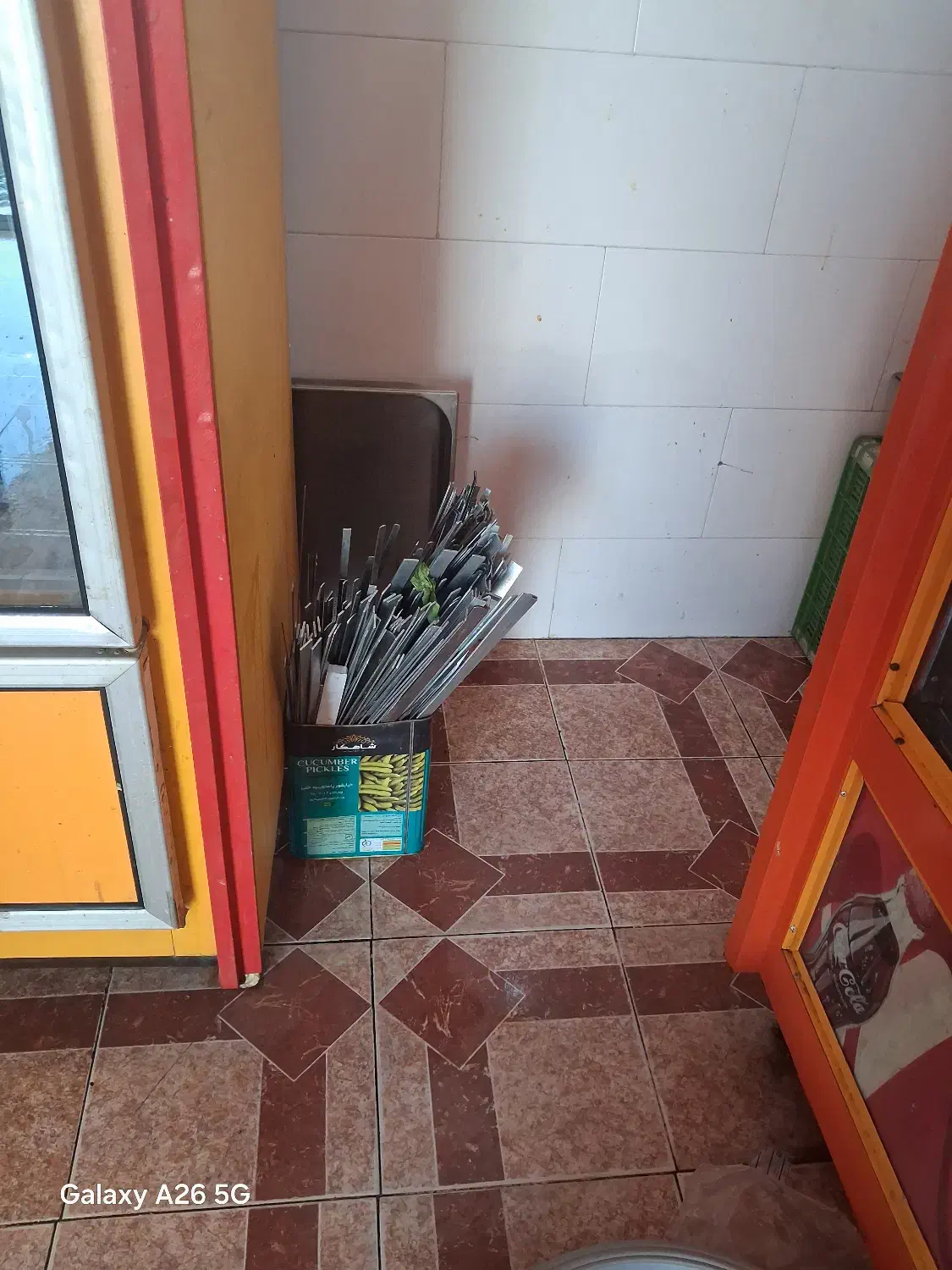 لوازم رستوران کامل  ۳عدد یخچال فریزر ۸۰۰عدد سیخ تا|کافی‌شاپ و رستوران|بنارویه, |دیوار