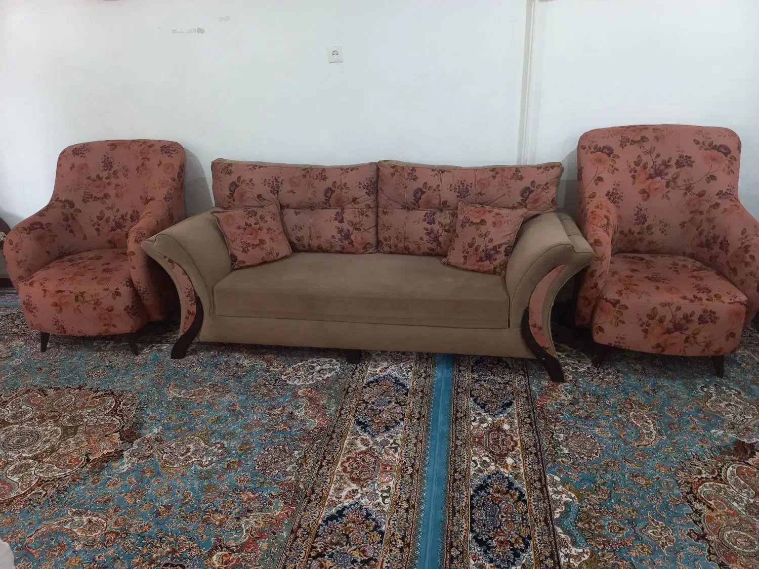 مبل ۷ نفره به همراه ۴ عدد عسلی|مبلمان خانگی و میز عسلی|سنقر, |دیوار