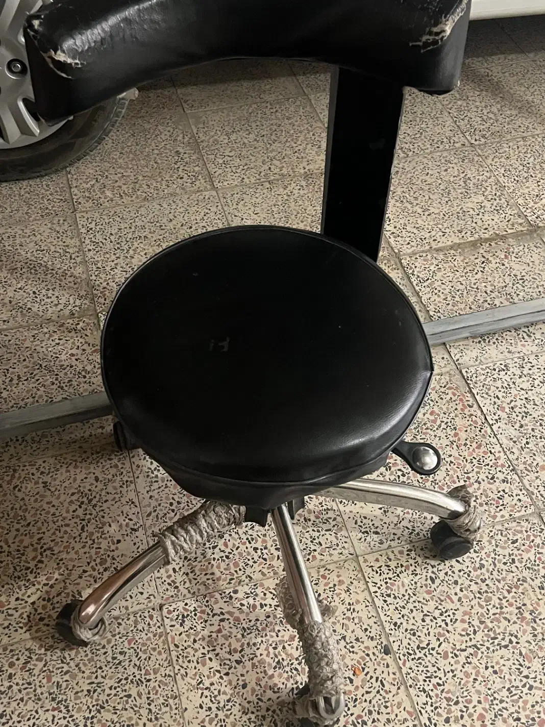 صندلی استادکار|آرایشگاه و سالن‌های زیبایی|سنندج, |دیوار