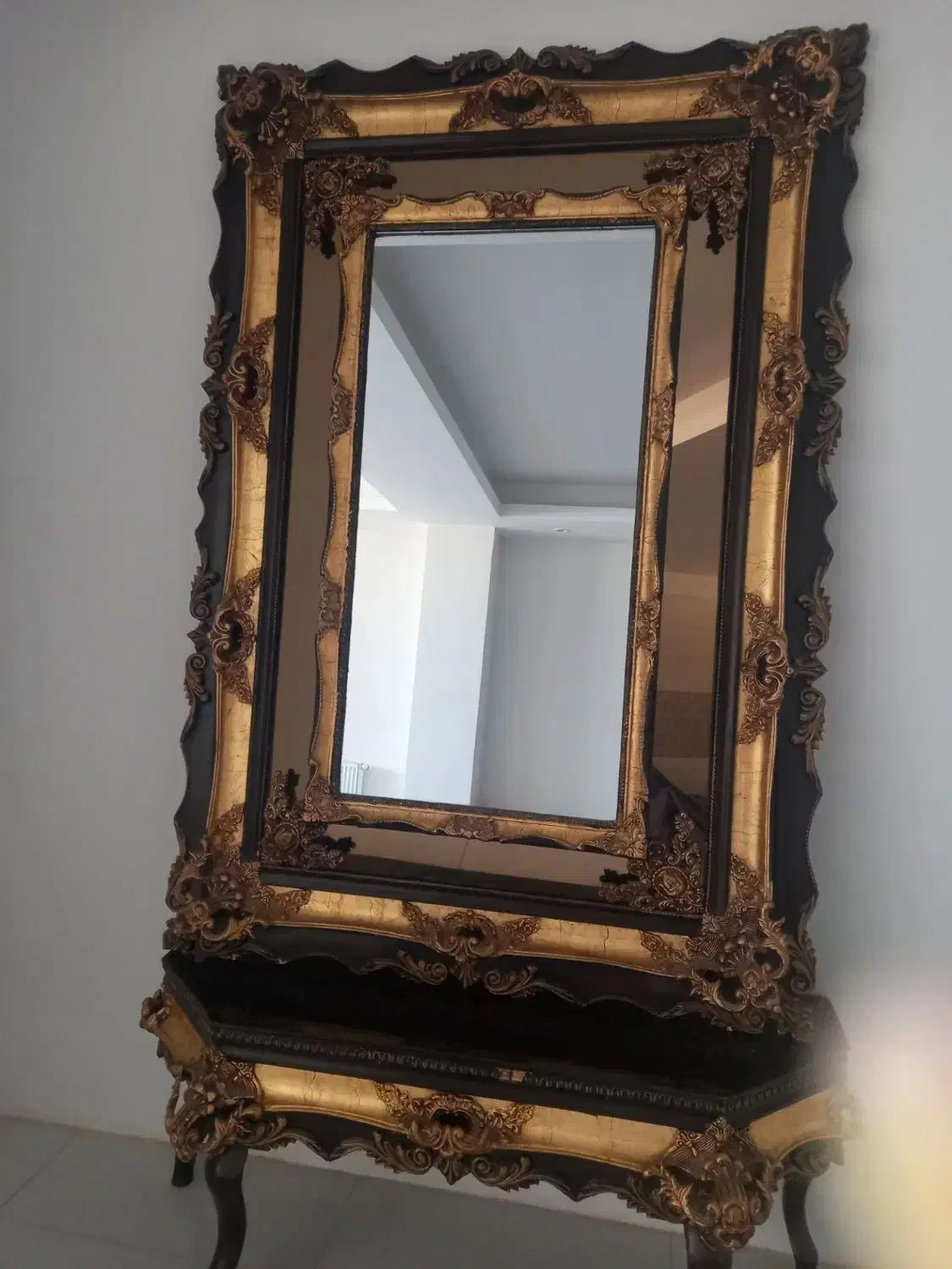 آینه با کنسول|آینه|اندیشه, اندیشه فاز ۱|دیوار