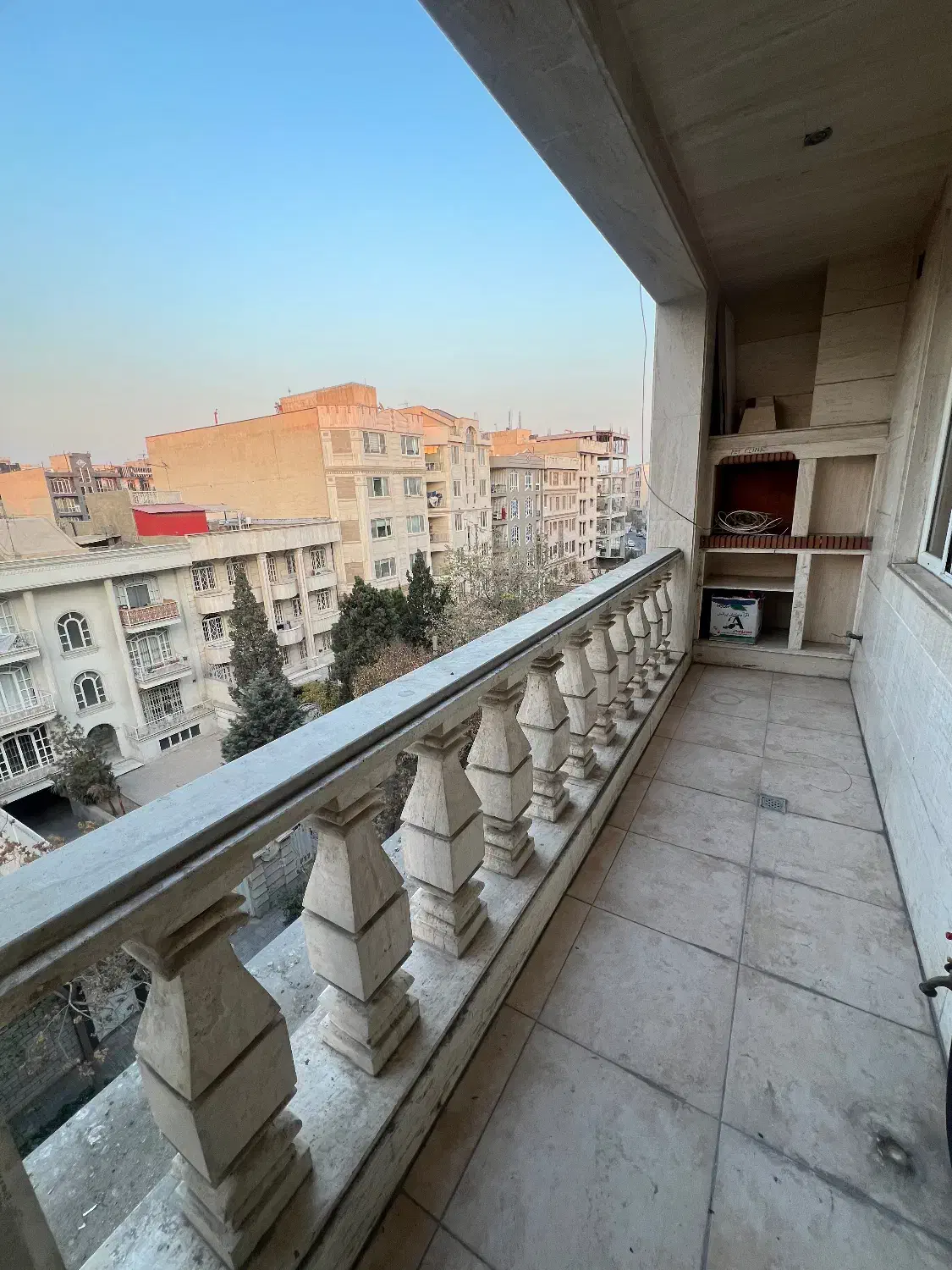 آپارتمان ۱۳۰ متری فردوس شرق