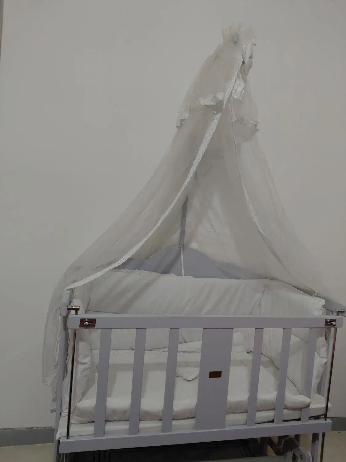 گهواره نوزاد|تخت و صندلی بچه|شاهینشهر, شهرک مطهری|دیوار