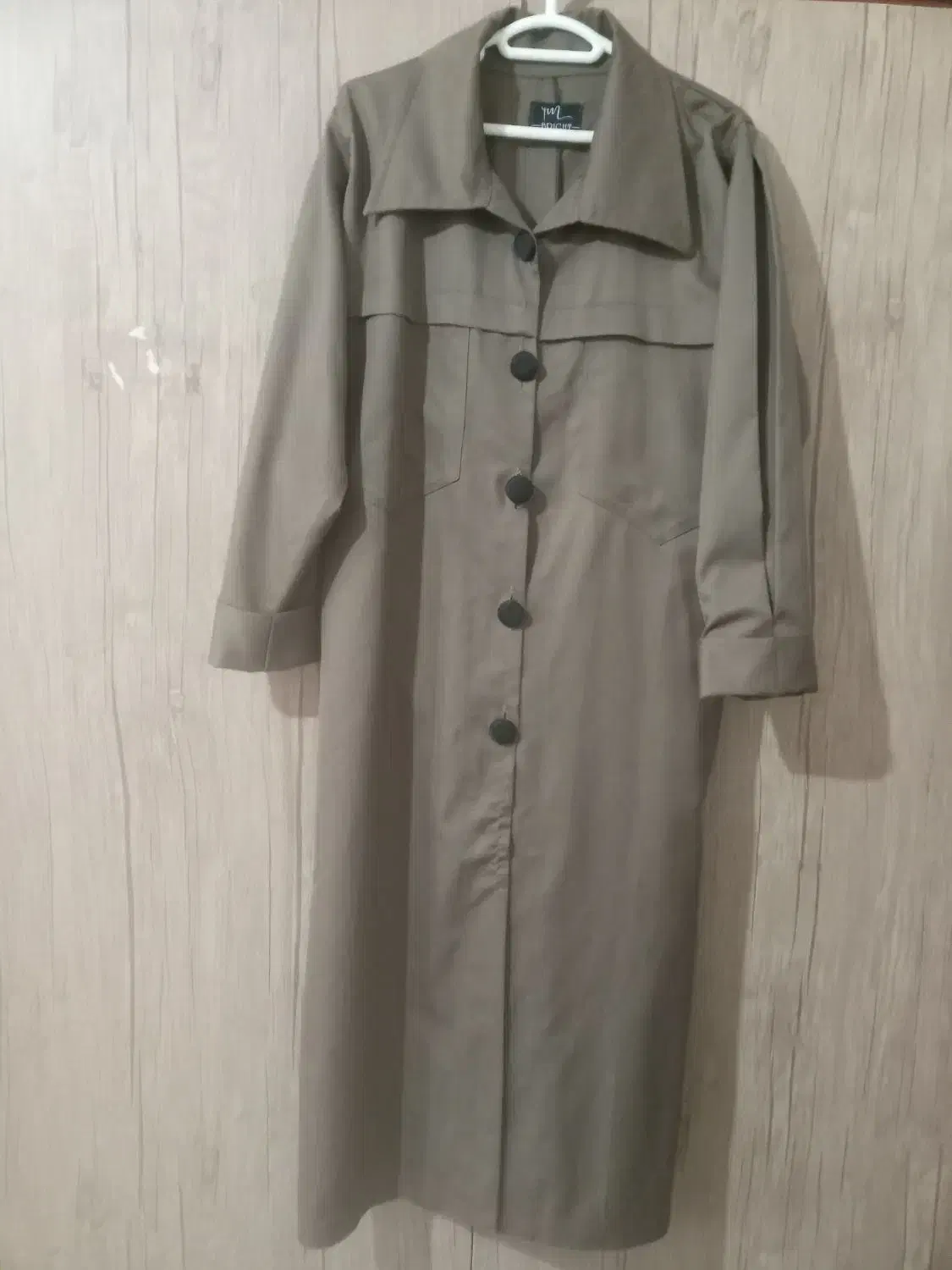 بارونی|لباس|هشتگرد, هیو|دیوار