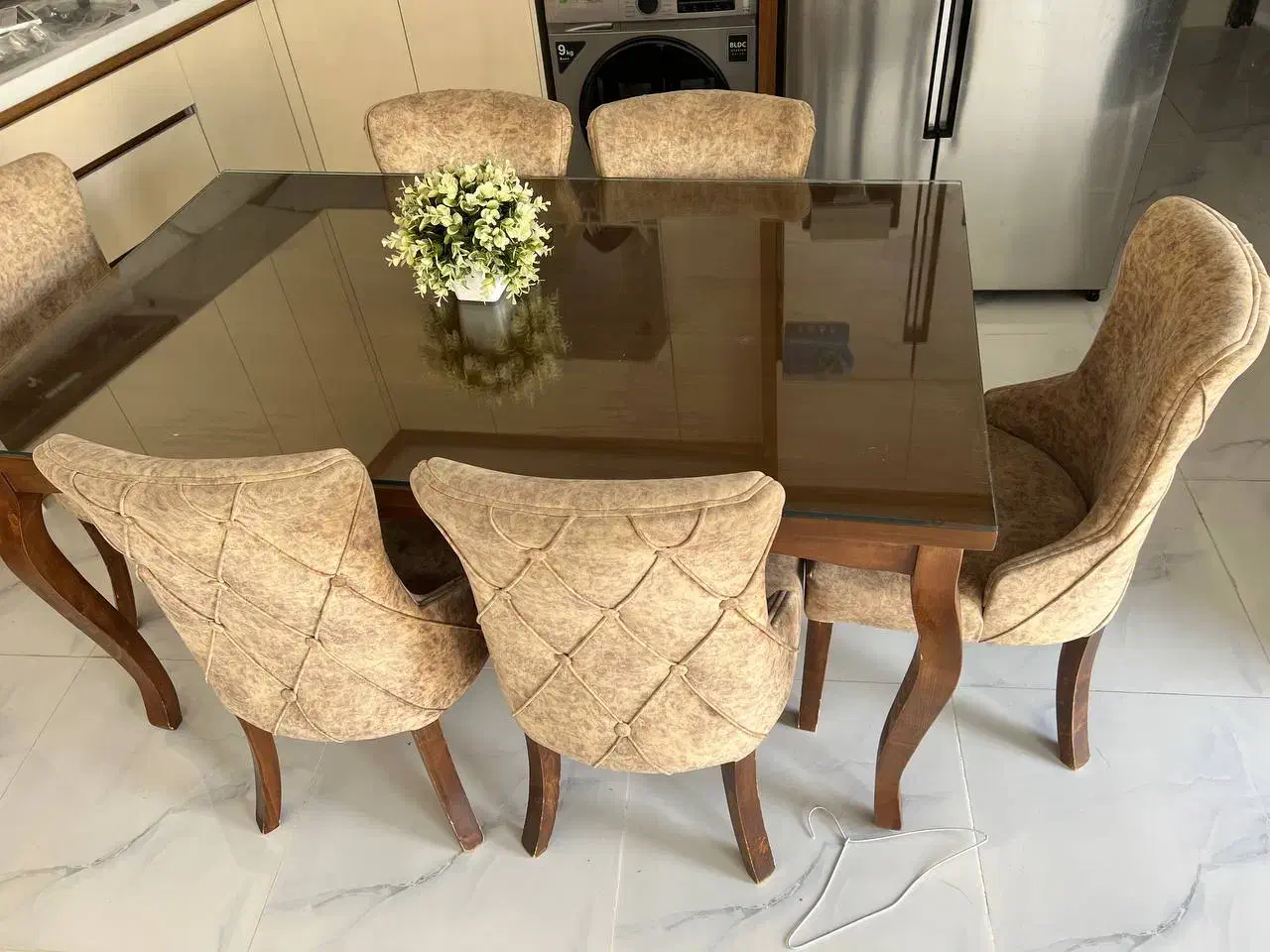 نهار خوری ۶ نفره|میز و صندلی غذاخوری|رشت, قاسمیه|دیوار