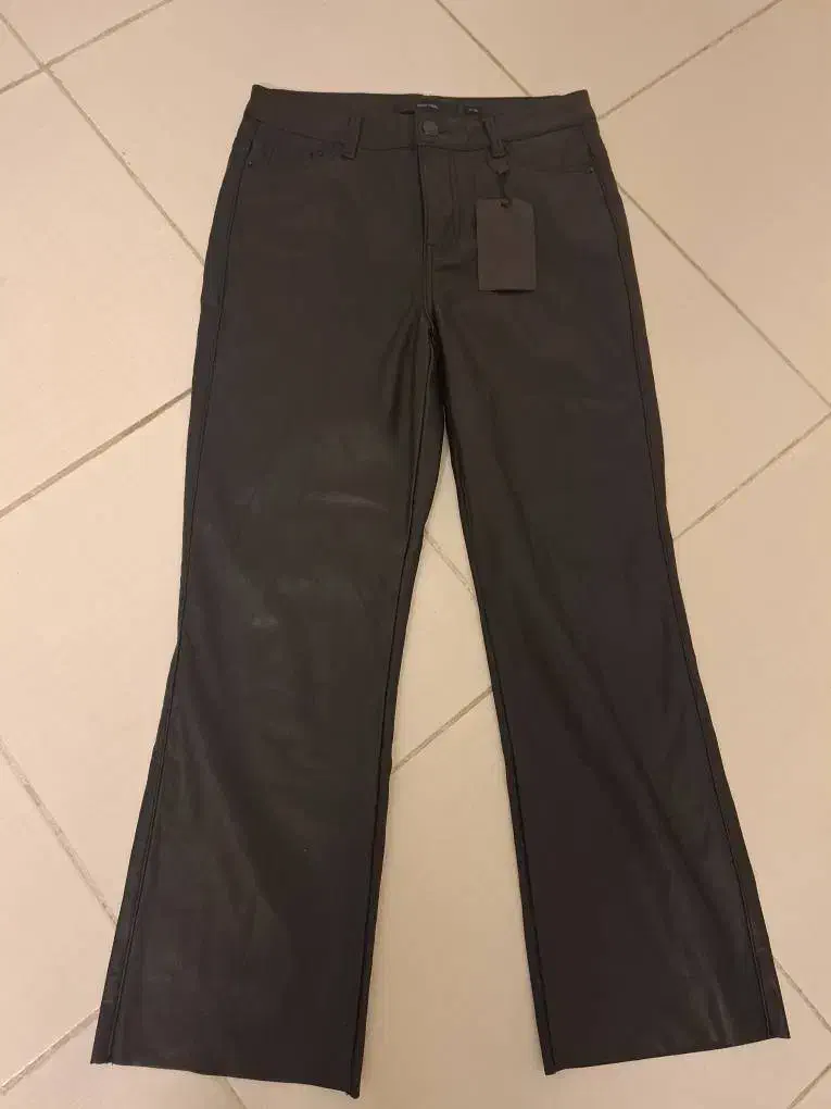 شلوار چرم مشکی برند اصل خارجی اصلا پوشیده نشده|لباس|تهران, مجیدآباد|دیوار