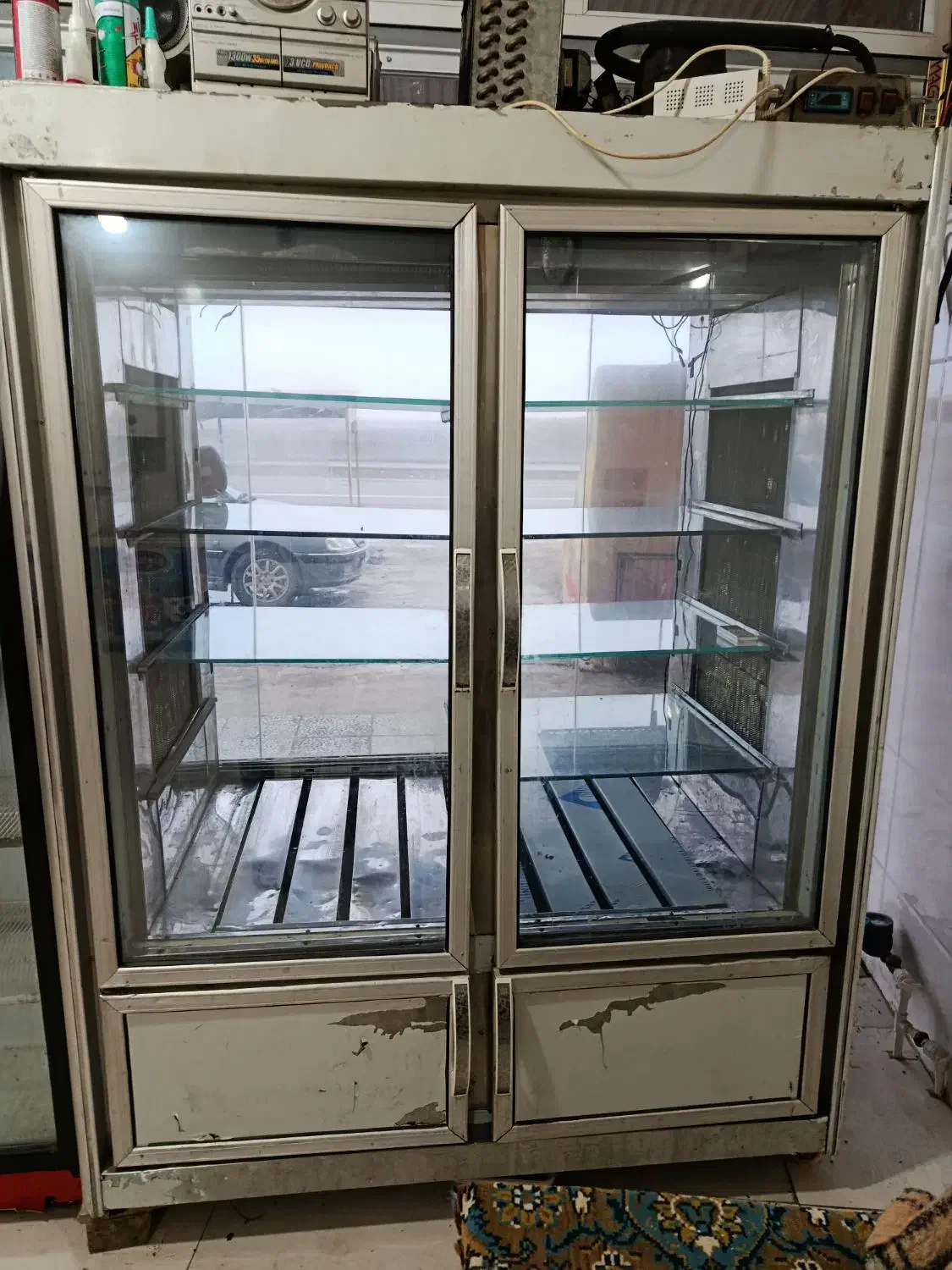 لوازم و وسایله نیاز برای کبابی یخجال میز صندلی|کافی‌شاپ و رستوران|اسلام آباد, |دیوار