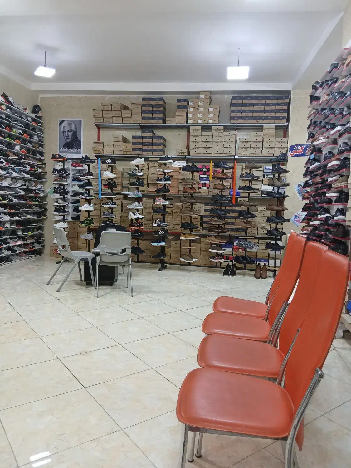 کفش|کیف، کفش، کمربند|آبدانان, |دیوار