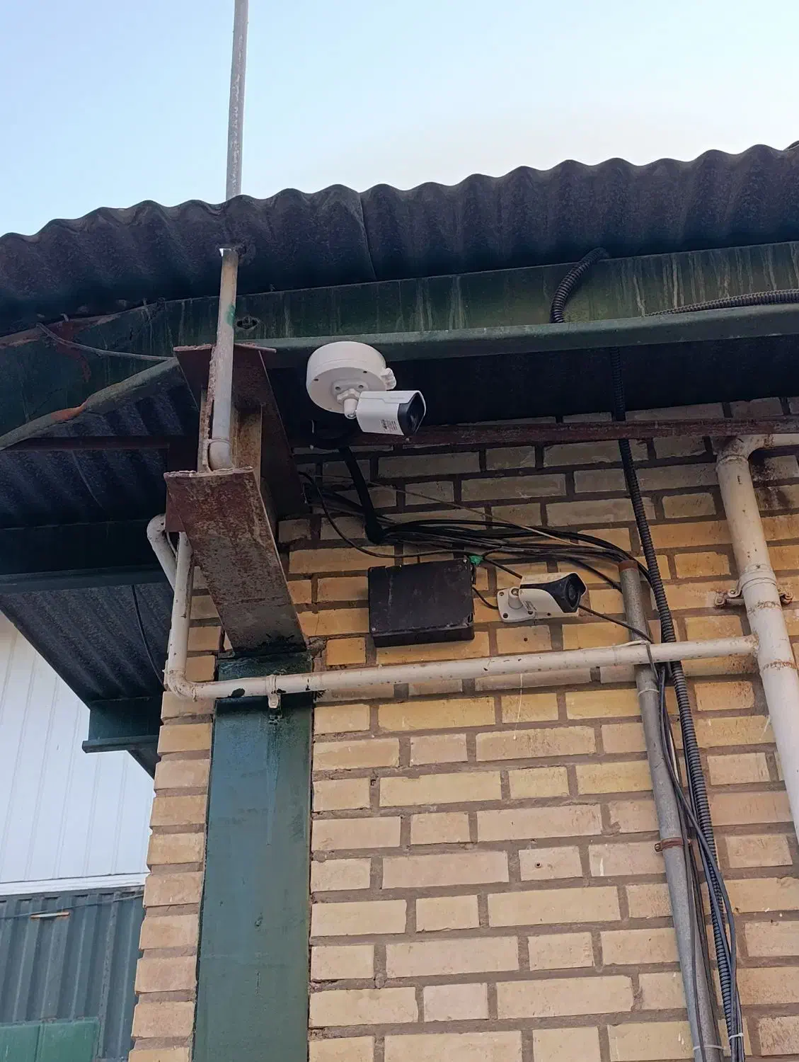 خدمات دوربین مدار بسته|خدمات پیشه و مهارت|کاشان, زیارتی|دیوار