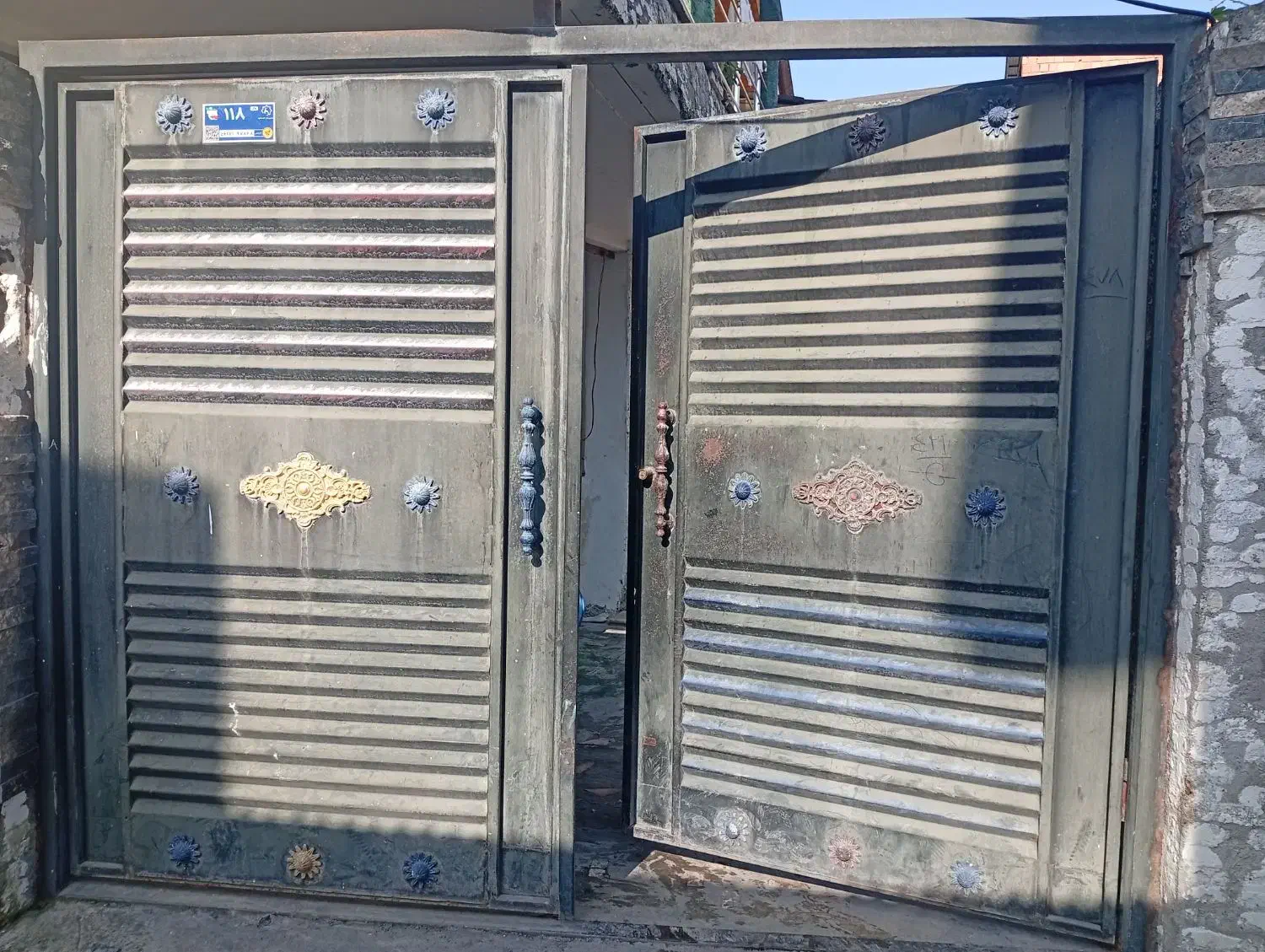 دروازه سنگین وزن نو هستش به علت زدن کرکره برقی|مصالح و تجهیزات ساختمان|آمل, |دیوار