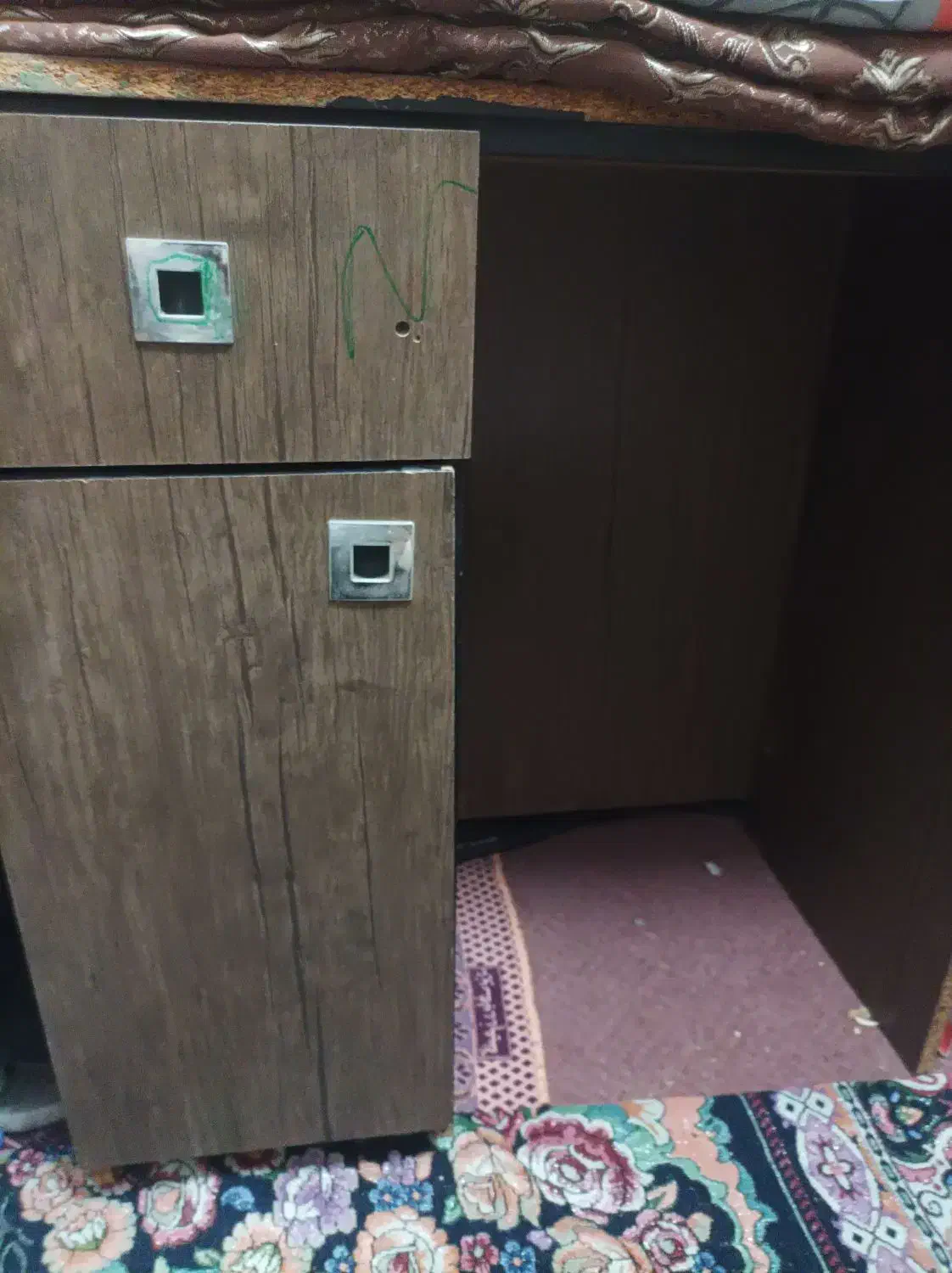 میز چوبی|میز تحریر و کامپیوتر|زارچ, |دیوار