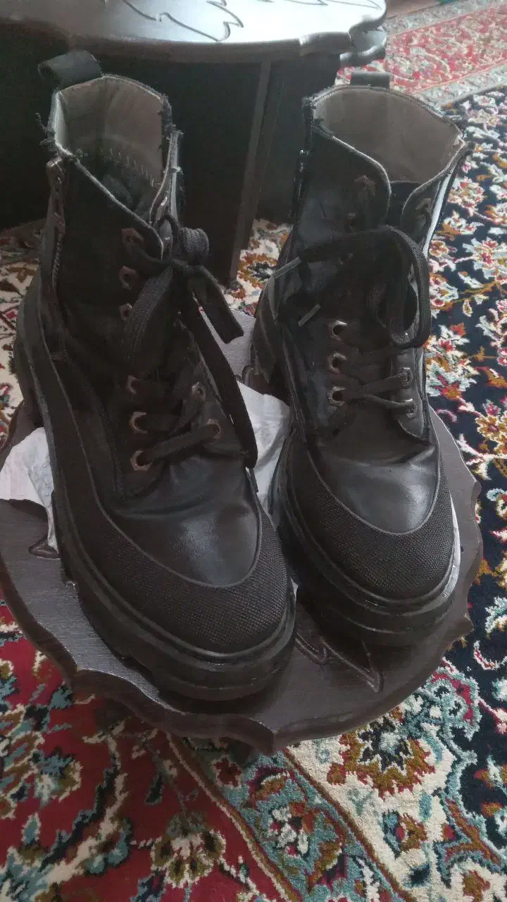 پوتین و کفش کاملن سالم|کیف، کفش، کمربند|آستانه اشرفیه, |دیوار