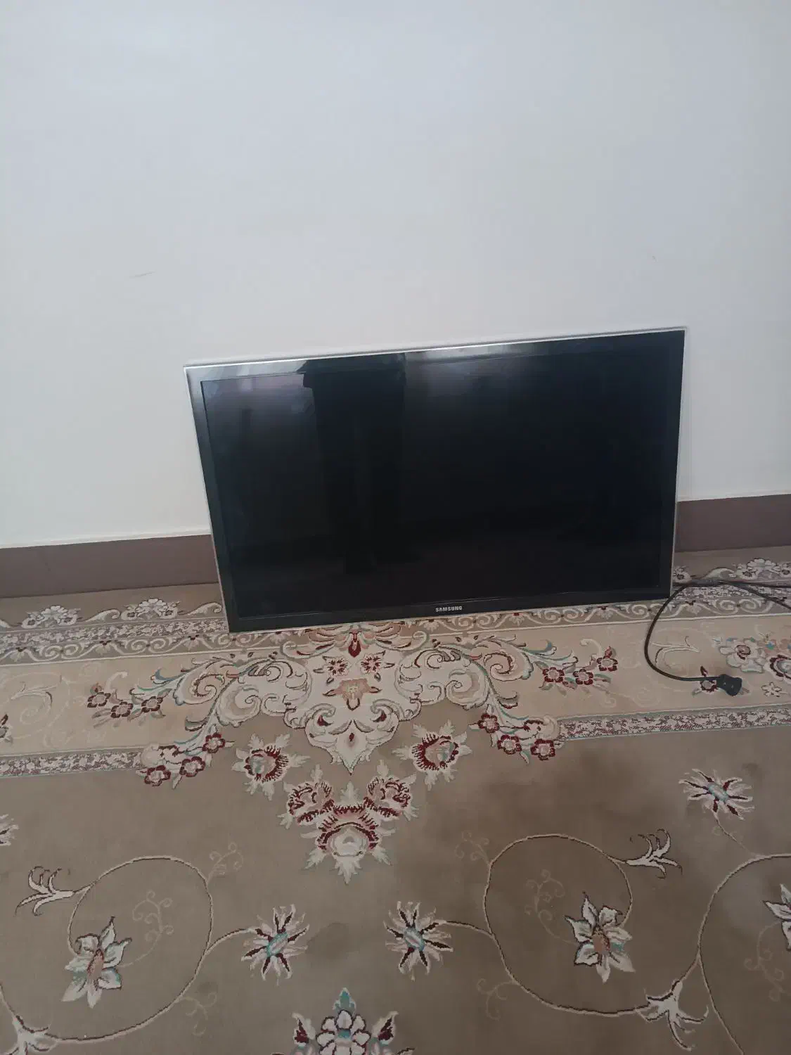 تلویزیون|تلویزیون و پروژکتور|اسفرورین, |دیوار