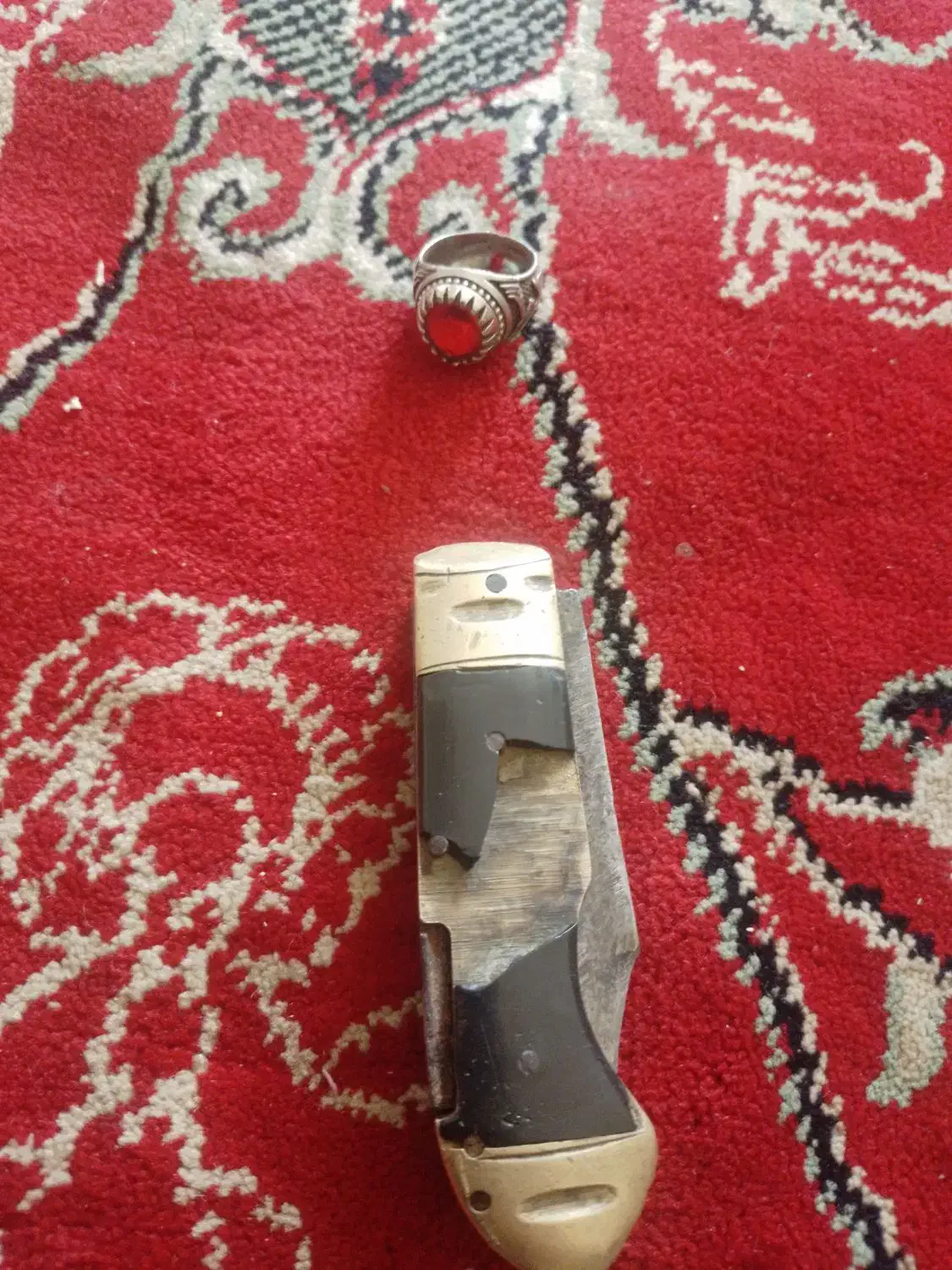 چاقو و انگشتر|بدلیجات|لاران, |دیوار