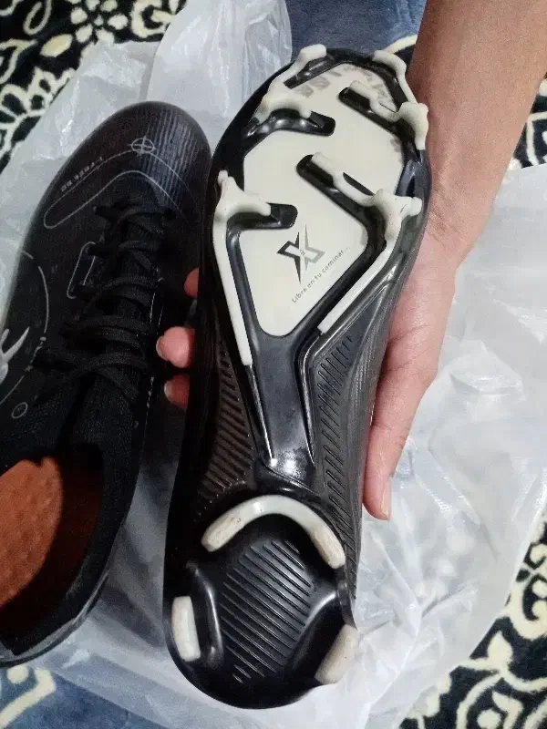 کفش چمن|کیف، کفش، کمربند|زرند, |دیوار