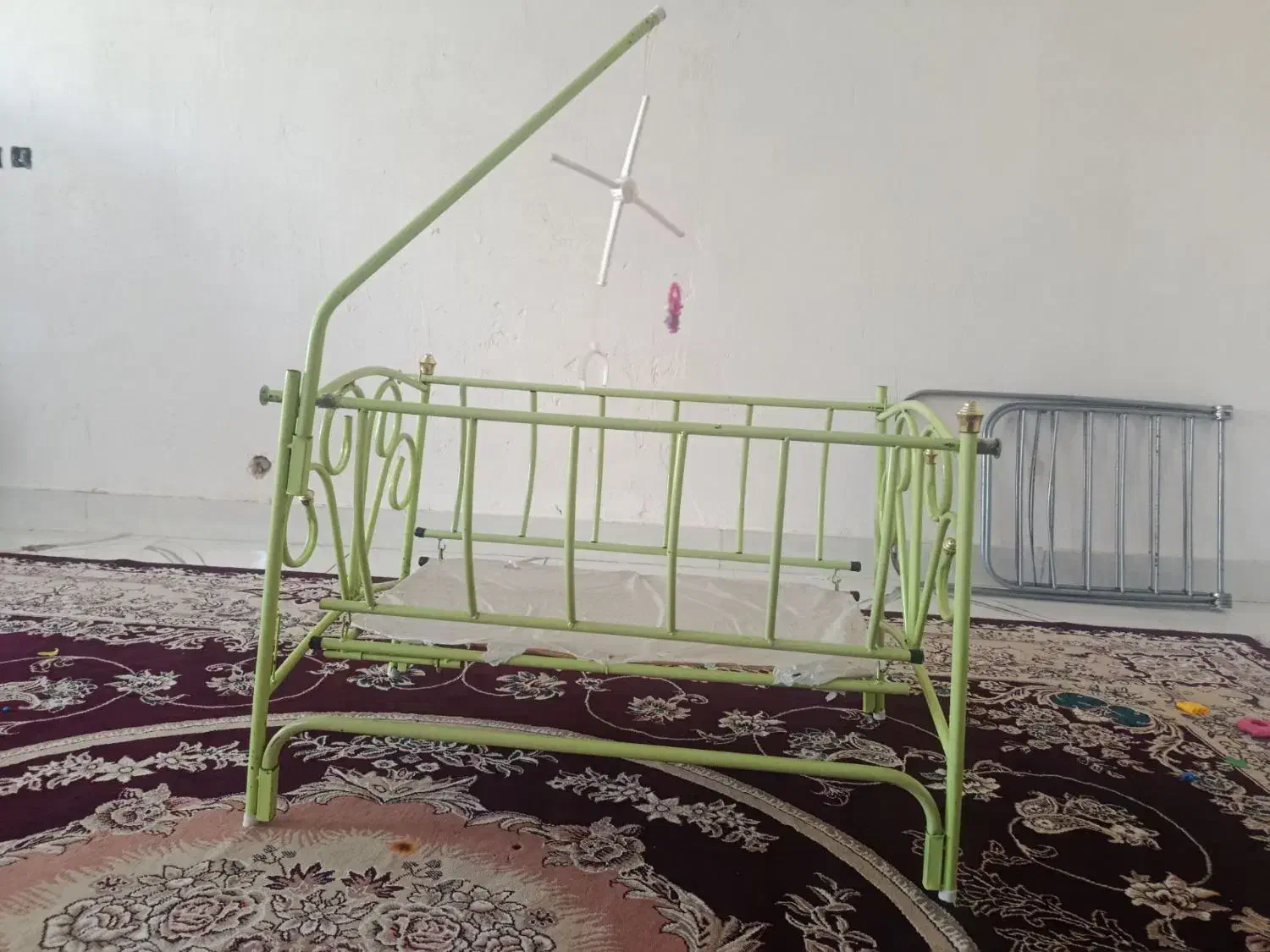 گهواره|تخت و صندلی بچه|کلاله, |دیوار