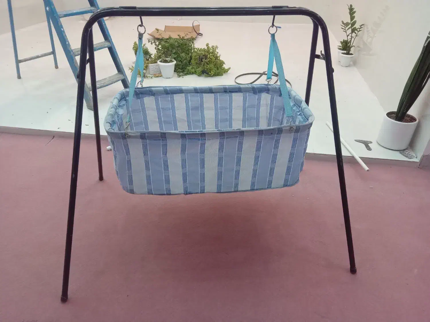 گهواره|کالسکه و لوازم جانبی|تایباد, |دیوار