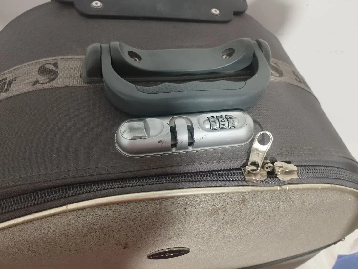 چندان مسافرتی|کیف، کفش، کمربند|مشهد, خواجه ربیع|دیوار