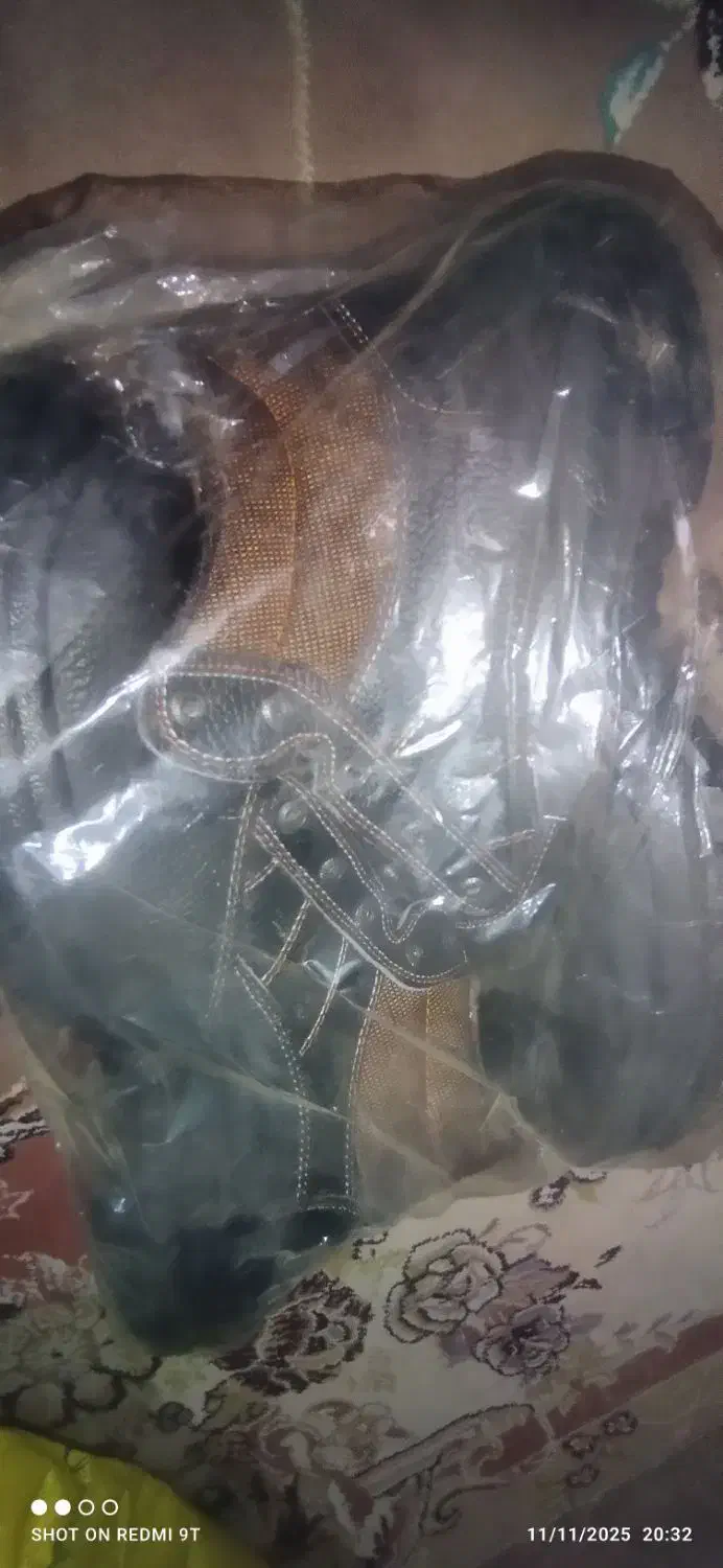 کفس کار جلو بازیرش اهن داره|کیف، کفش، کمربند|زابل, |دیوار