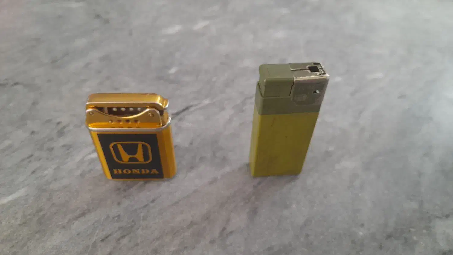 فندک قدیمی|کلکسیون اشیاء عتیقه|تربت جام, عیدی آباد|دیوار