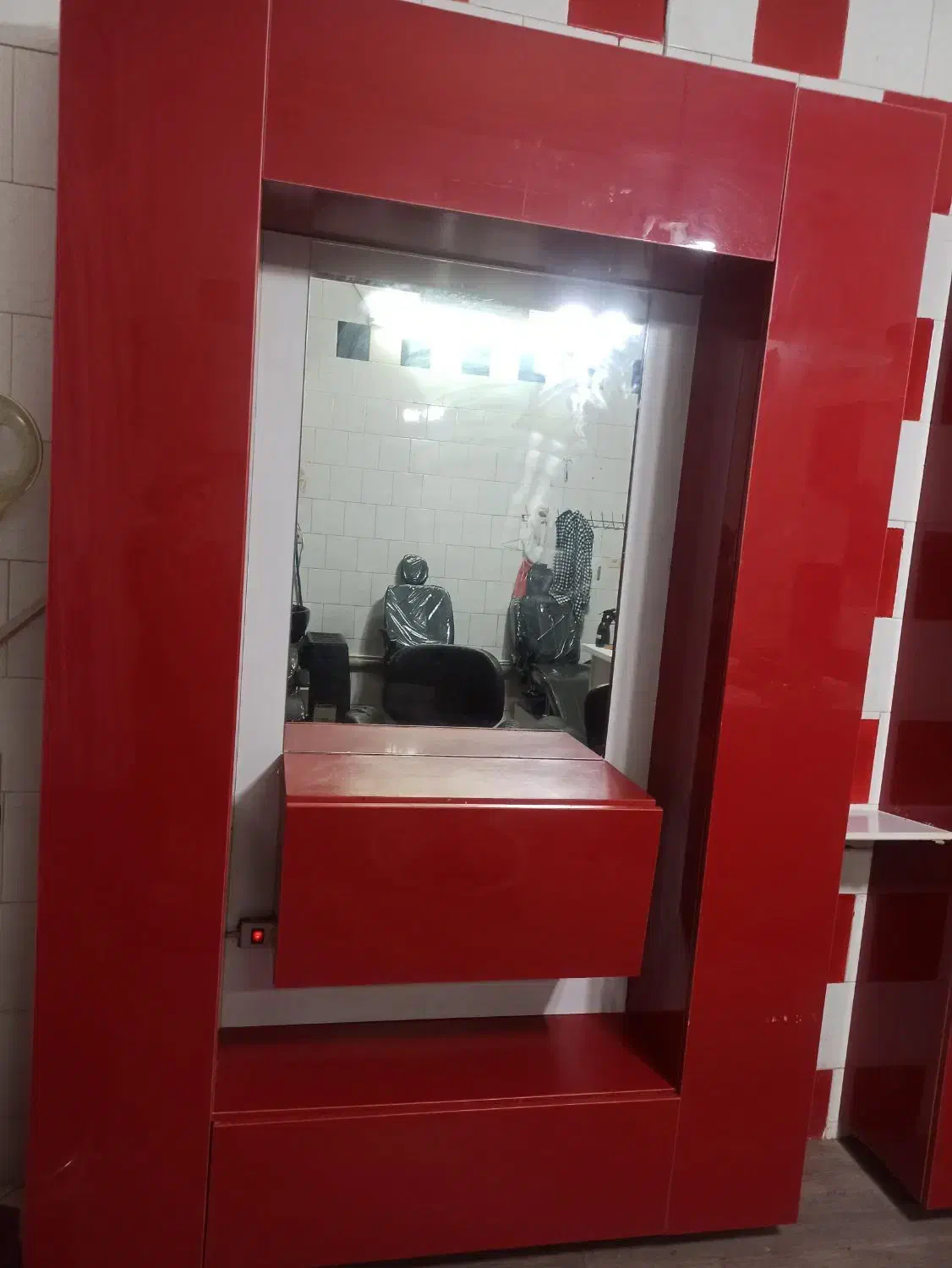 دکور ارایشگاه|آرایشگاه و سالن‌های زیبایی|شیراز, شهرک فرهنگیان|دیوار