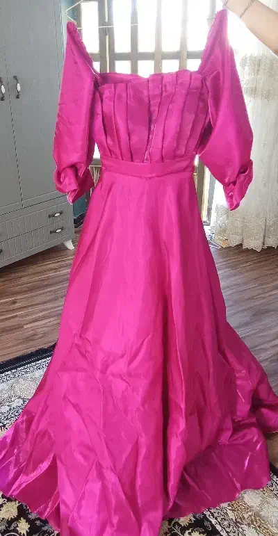 لباس مجلسی|لباس|قشم, |دیوار