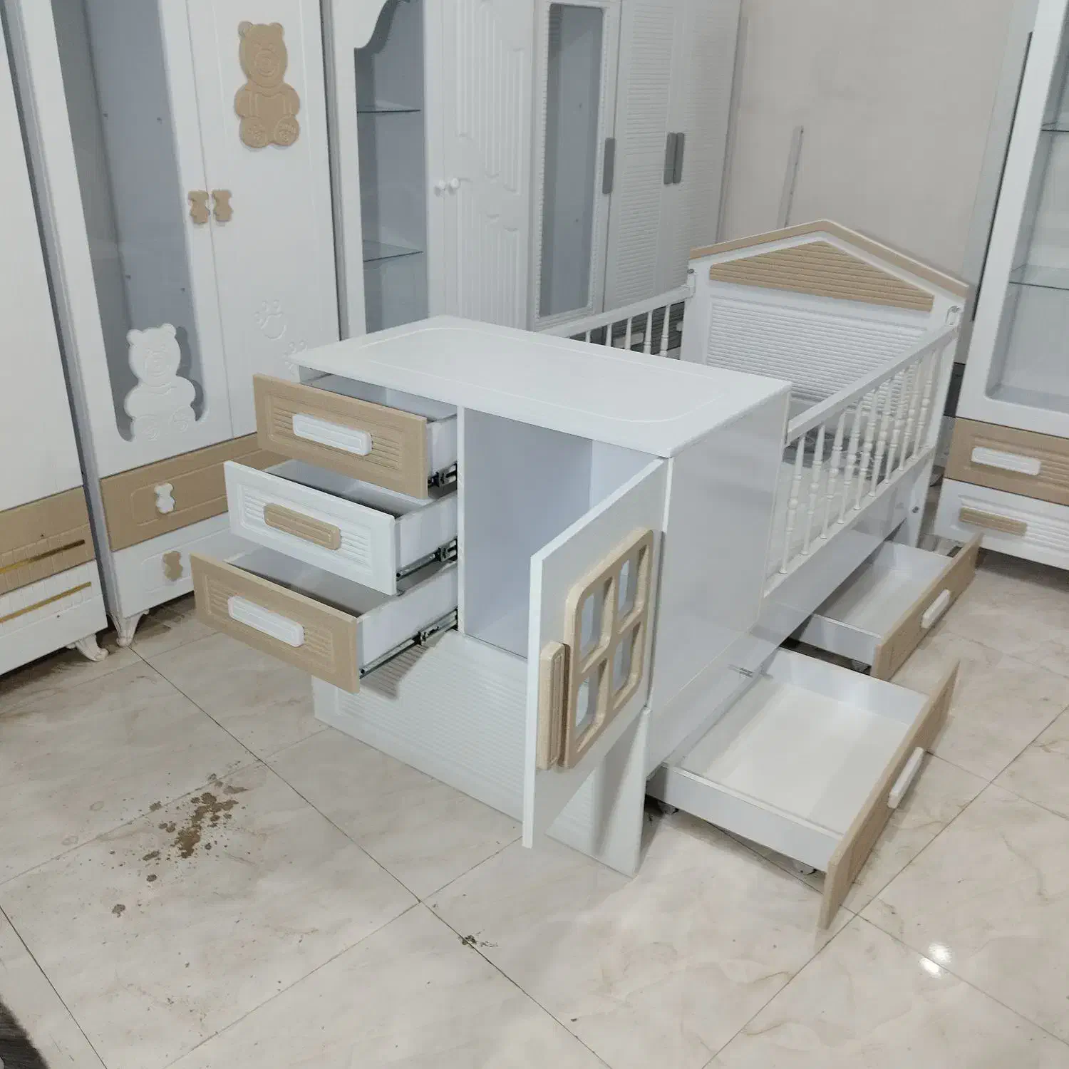 سیسمونی تخت و کمد نوزاد مدل پنجره سفید زیبا کرم|اسباب و اثاث بچه|تهران, یافت‌آباد|دیوار