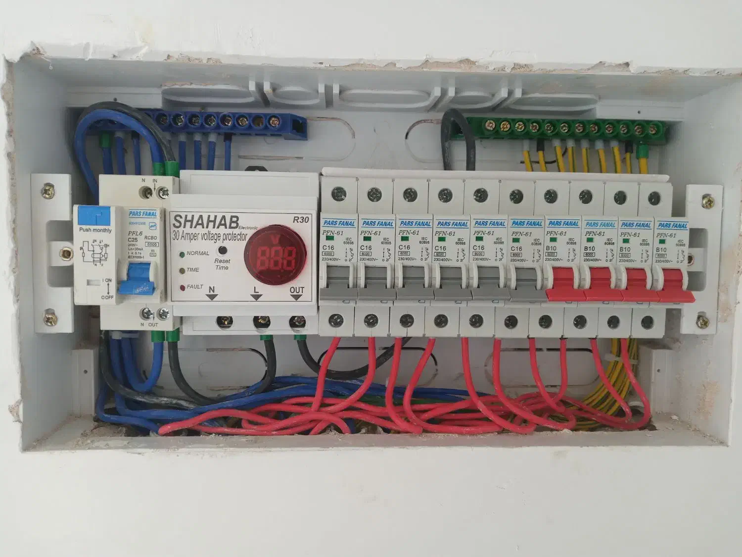 استخدام شاگرد برقکار|استخدام معماری، عمران و ساختمانی|اصفهان, شیخ اشراق|دیوار