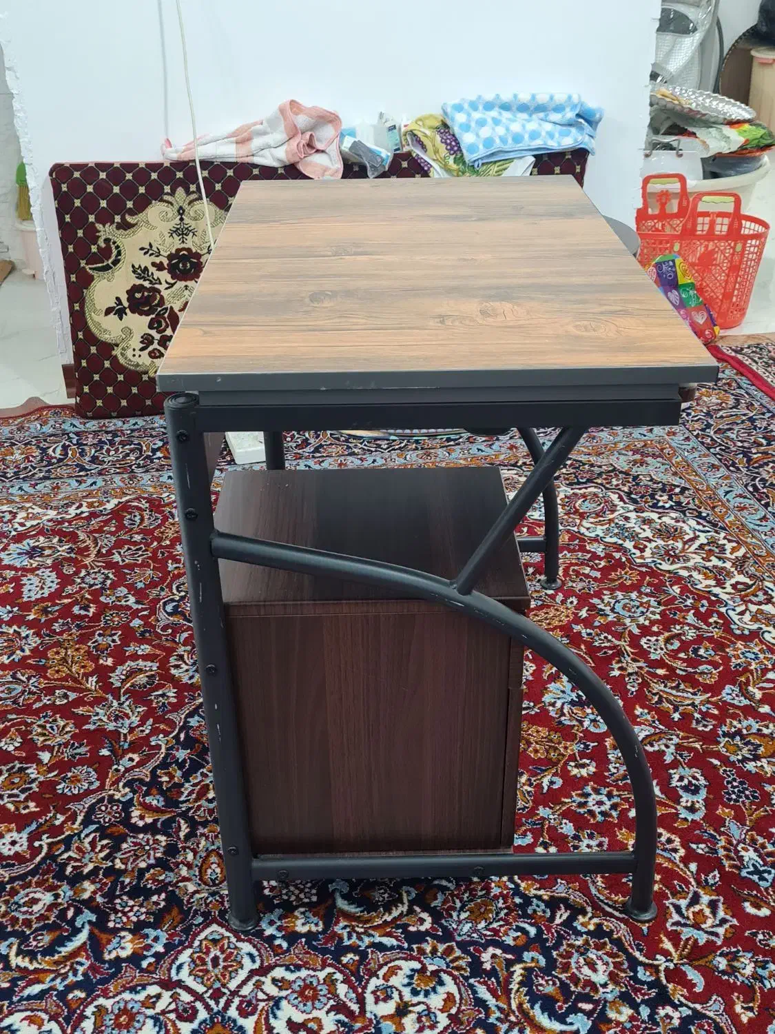 میز تحریر یا کامپیوتر|میز تحریر و کامپیوتر|آمل, |دیوار