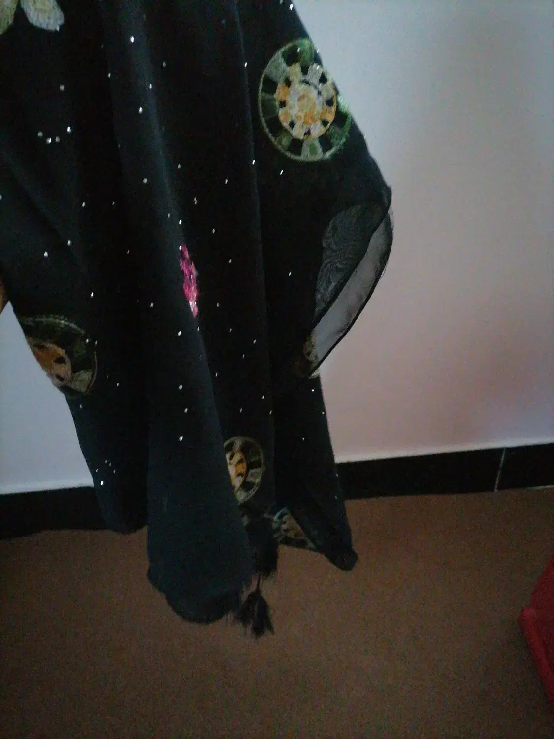 شال حریر|لباس|قروه, |دیوار