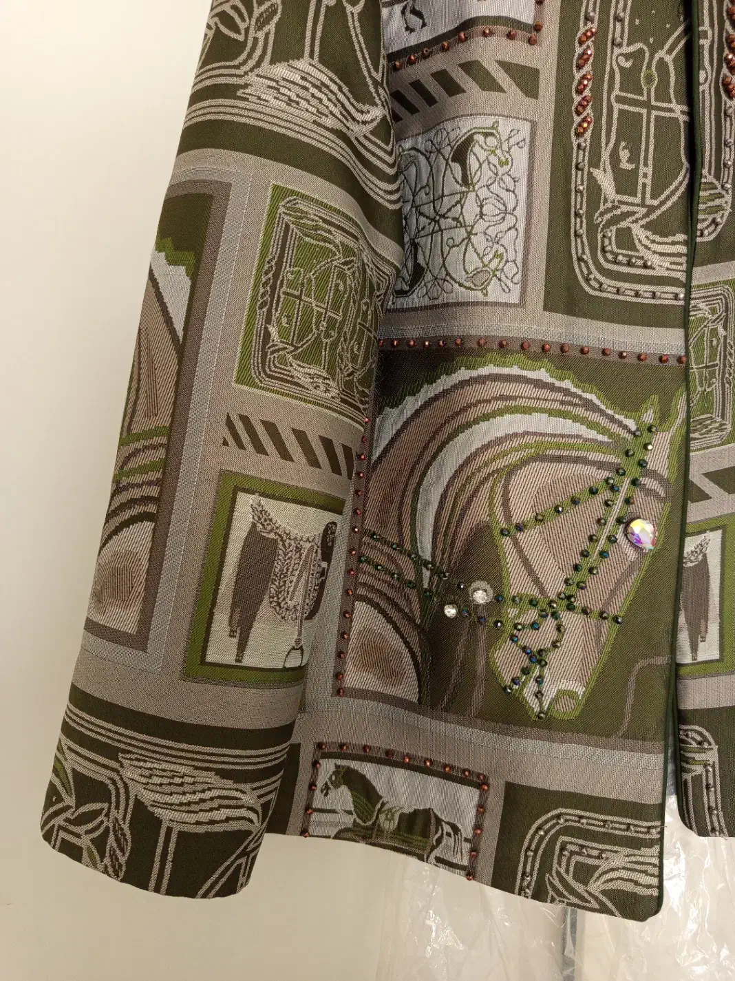 مانتوژاکارد|لباس|کرج, دهقان ویلا|دیوار