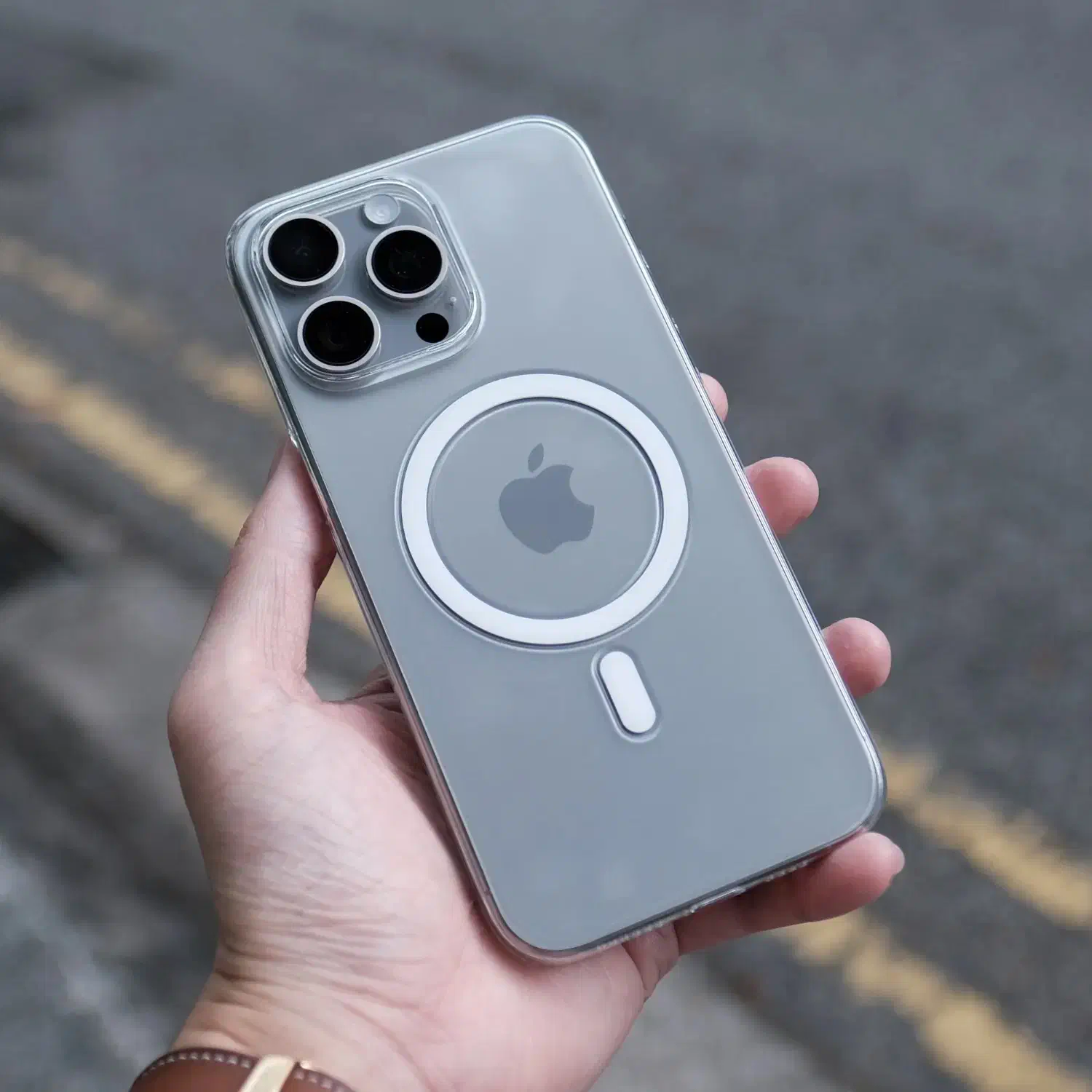 iPhone 15 pro max + Apple Watch|موبایل|بروجرد, |دیوار