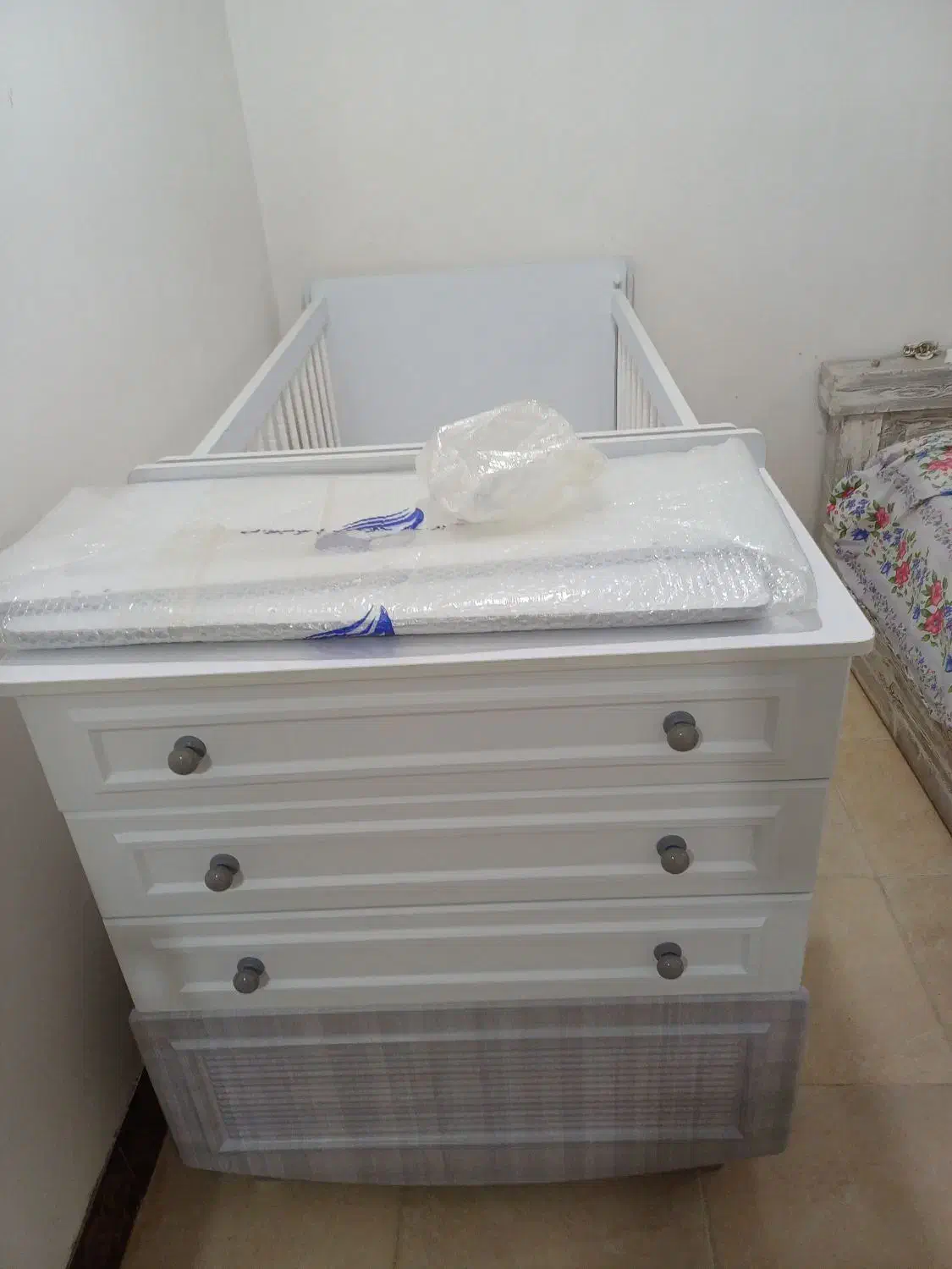 نصاب انواع تخت های نوزادی ،تک ،دو نفره و اداری|تخت و سرویس خواب|بهبهان, |دیوار