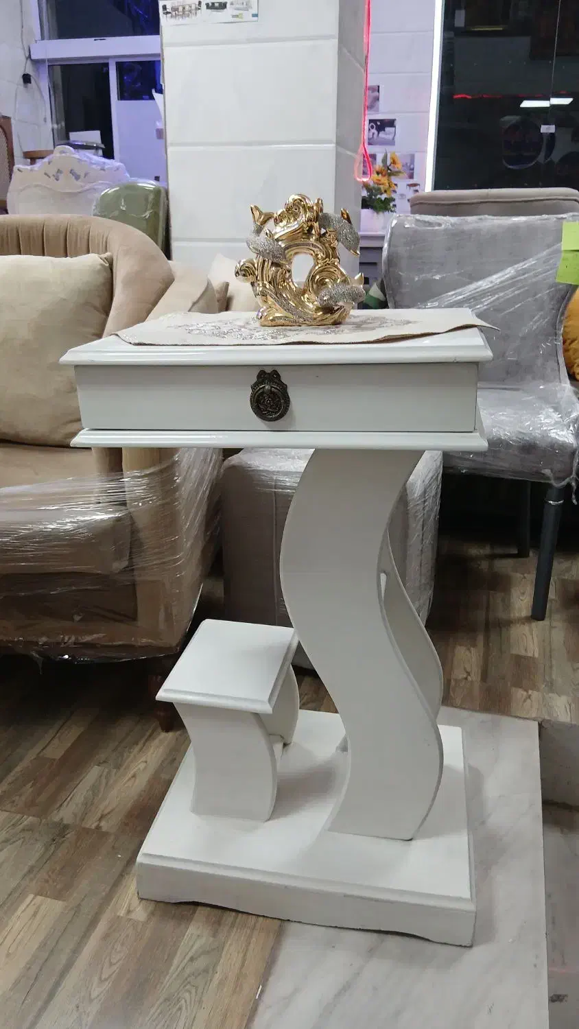 میز تلفن نمایشگاه فقط ۲/۷۰۰ ت|میز تلفن|ایلام, |دیوار