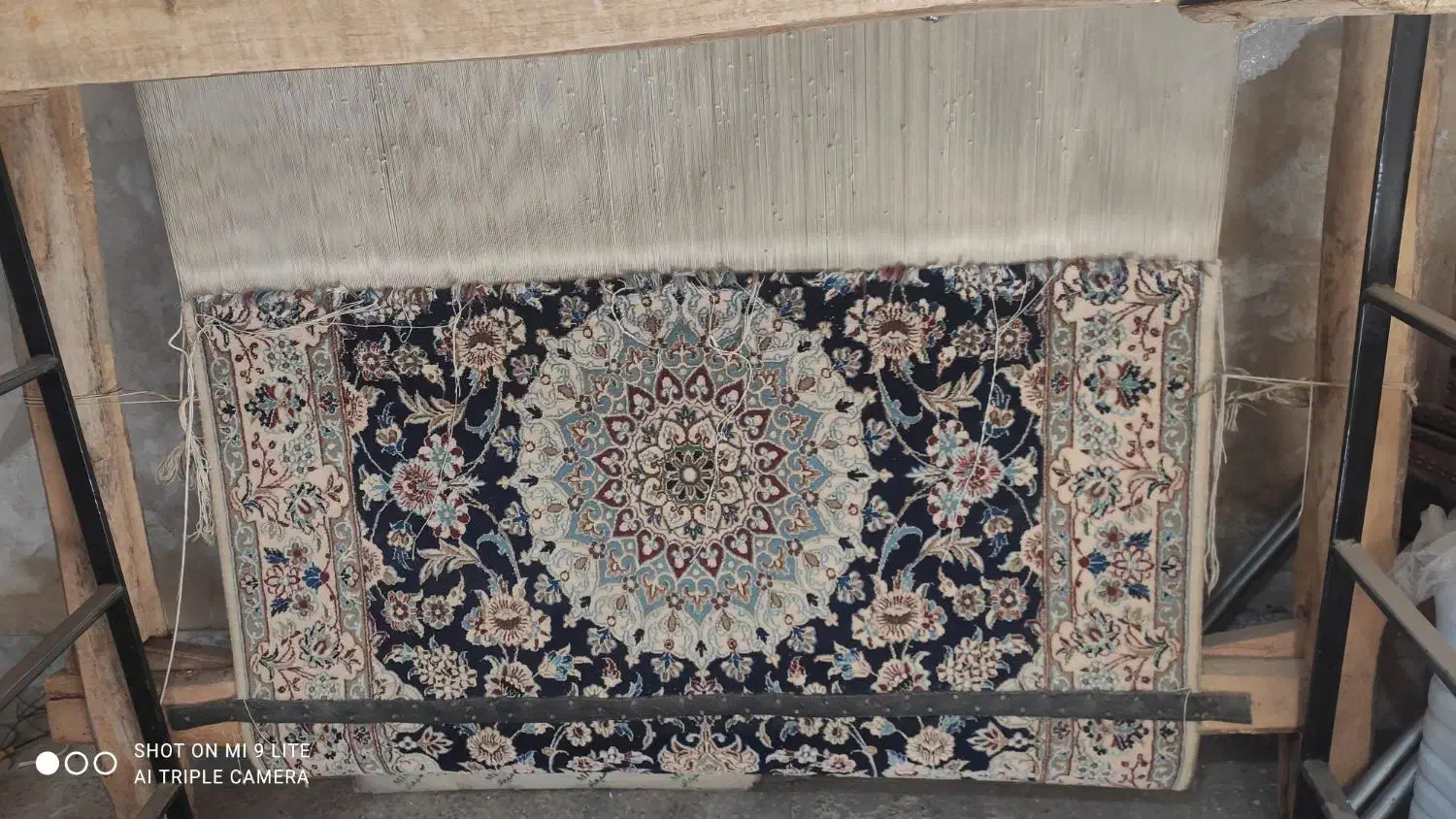 قالی نیمه کاره|فرش|خمینی‌شهر, |دیوار