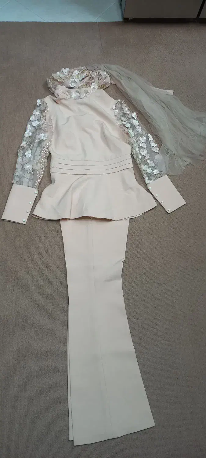 لباس مجلسی|لباس|کاشان, راوند|دیوار