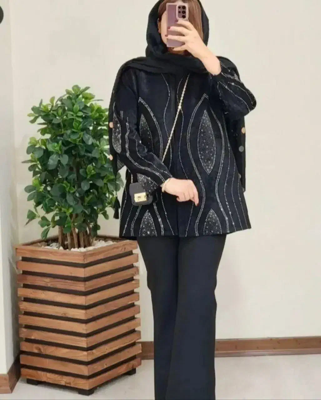 مانتو مخمل مجلسی قرمز و مشکی موجود|لباس|آستارا, |دیوار