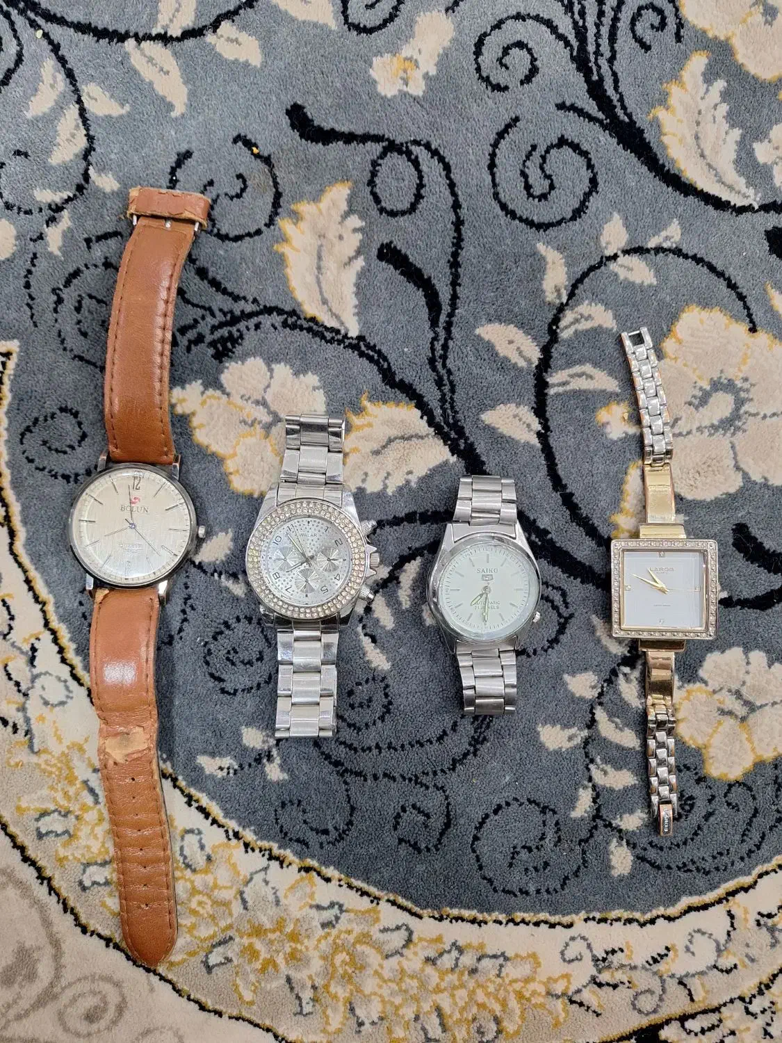 تعدادی ساعت|ساعت|لنجان, |دیوار