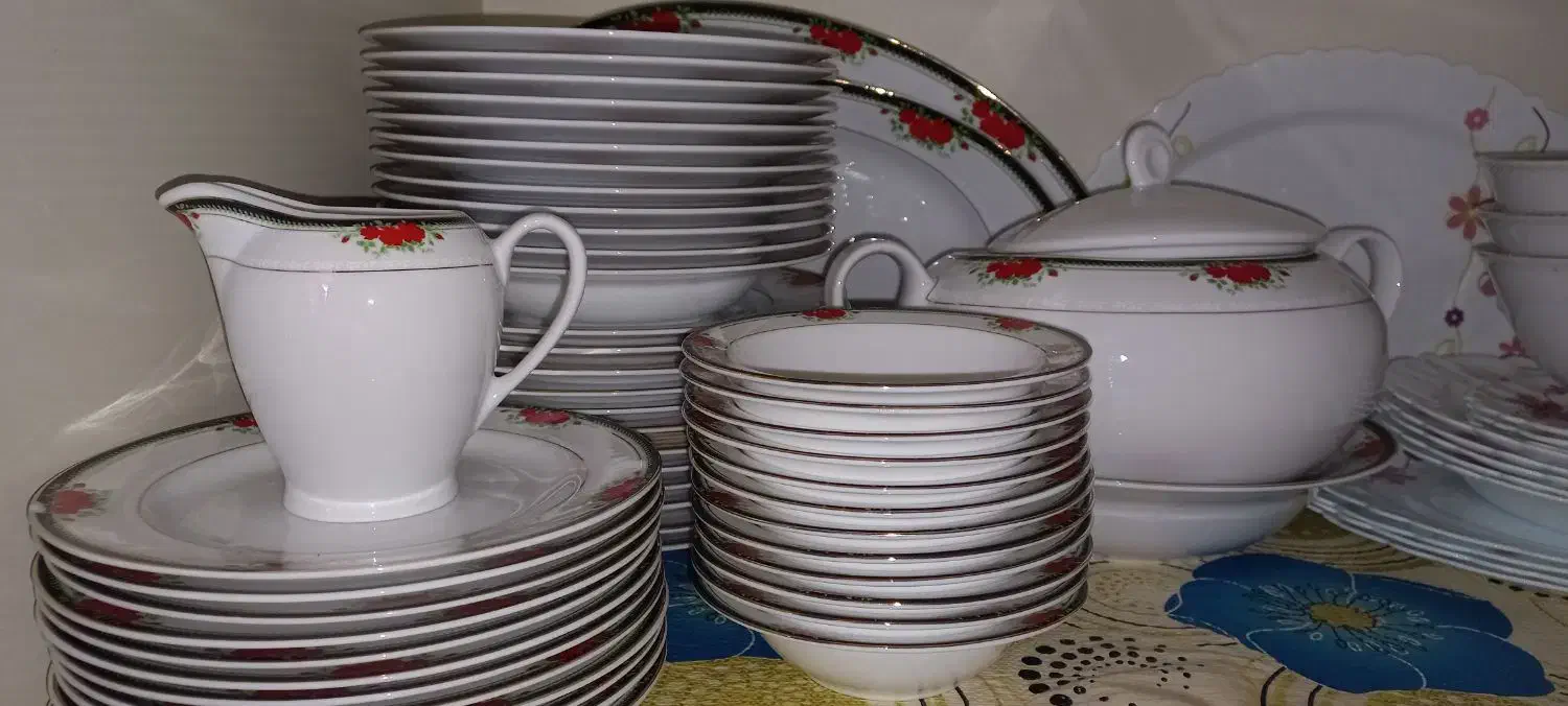 سرویس ۱۲ نفره چینی|ظروف سرو و پذیرایی|اصفهان, بهارستان|دیوار