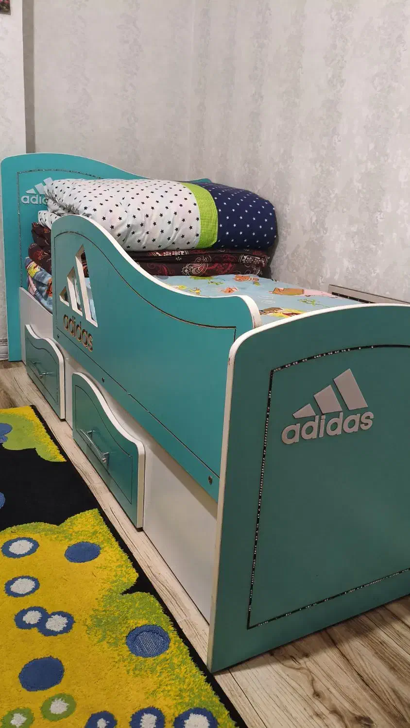 تخت یک نفره آدیداس|تشک تختخواب|رشت, نظری|دیوار
