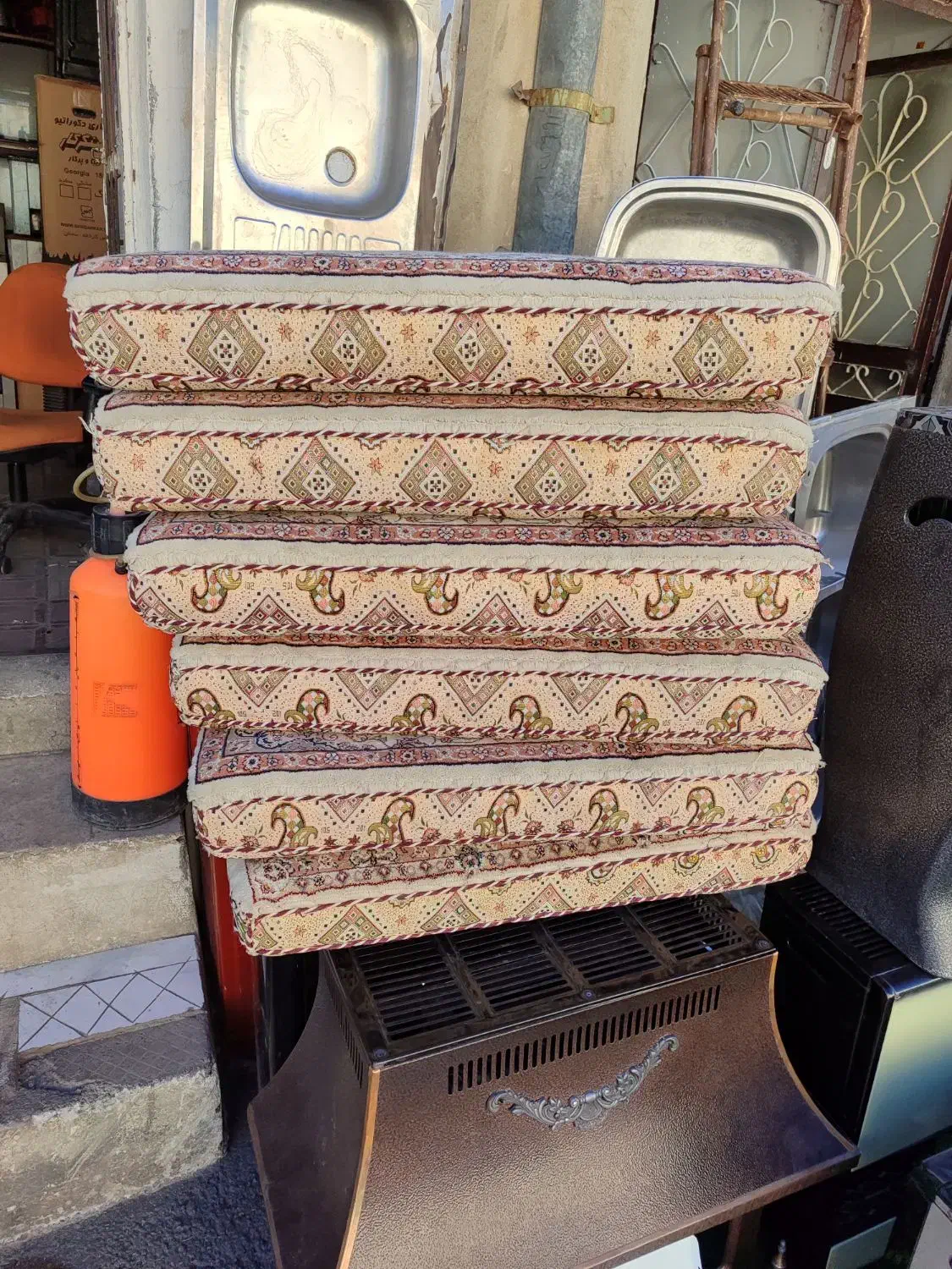 پشتی درحدنو|پشتی|سنندج, |دیوار