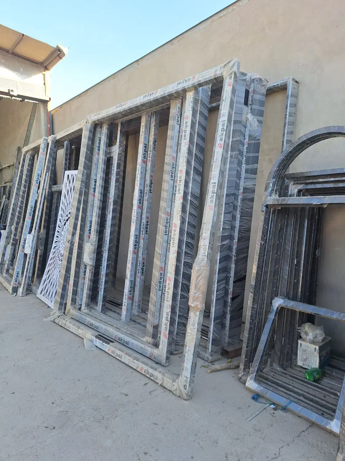 استخدام مونتاژکار دروپنجره آلومینیوم ویوپی وی سی|استخدام معماری، عمران و ساختمانی|چهاردانگه (تهران), |دیوار