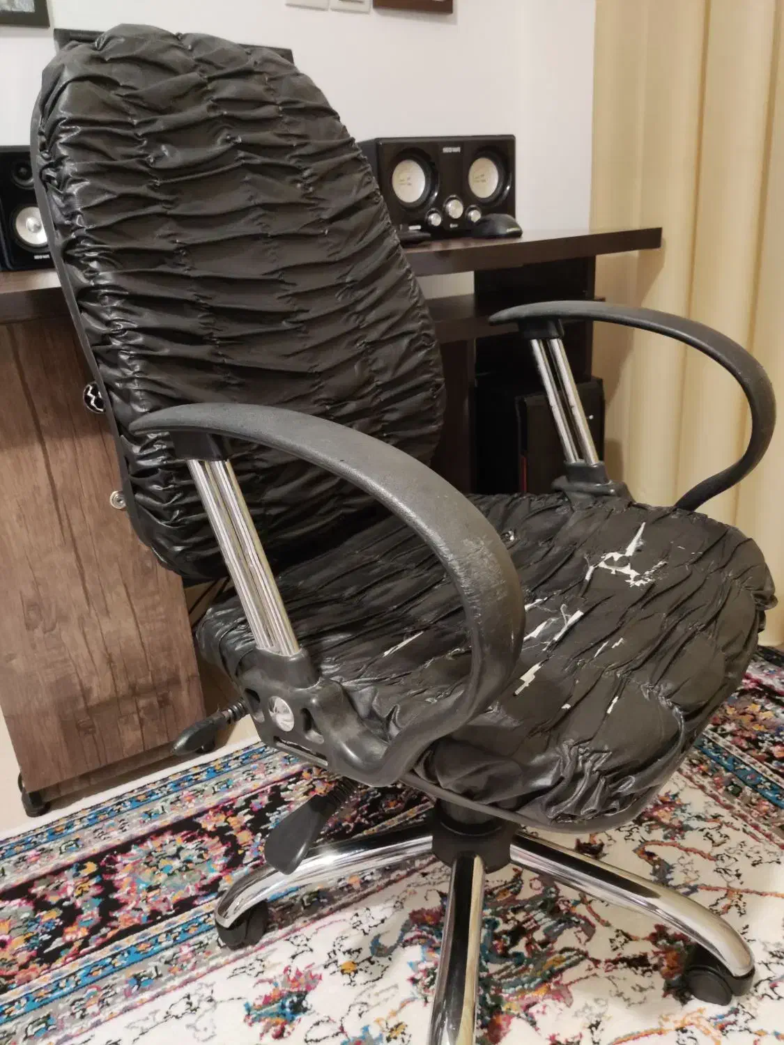 میز کامپیوتر و صندلی جک دار روکش چرمی چروک|مبلمان اداری|سنندج, |دیوار