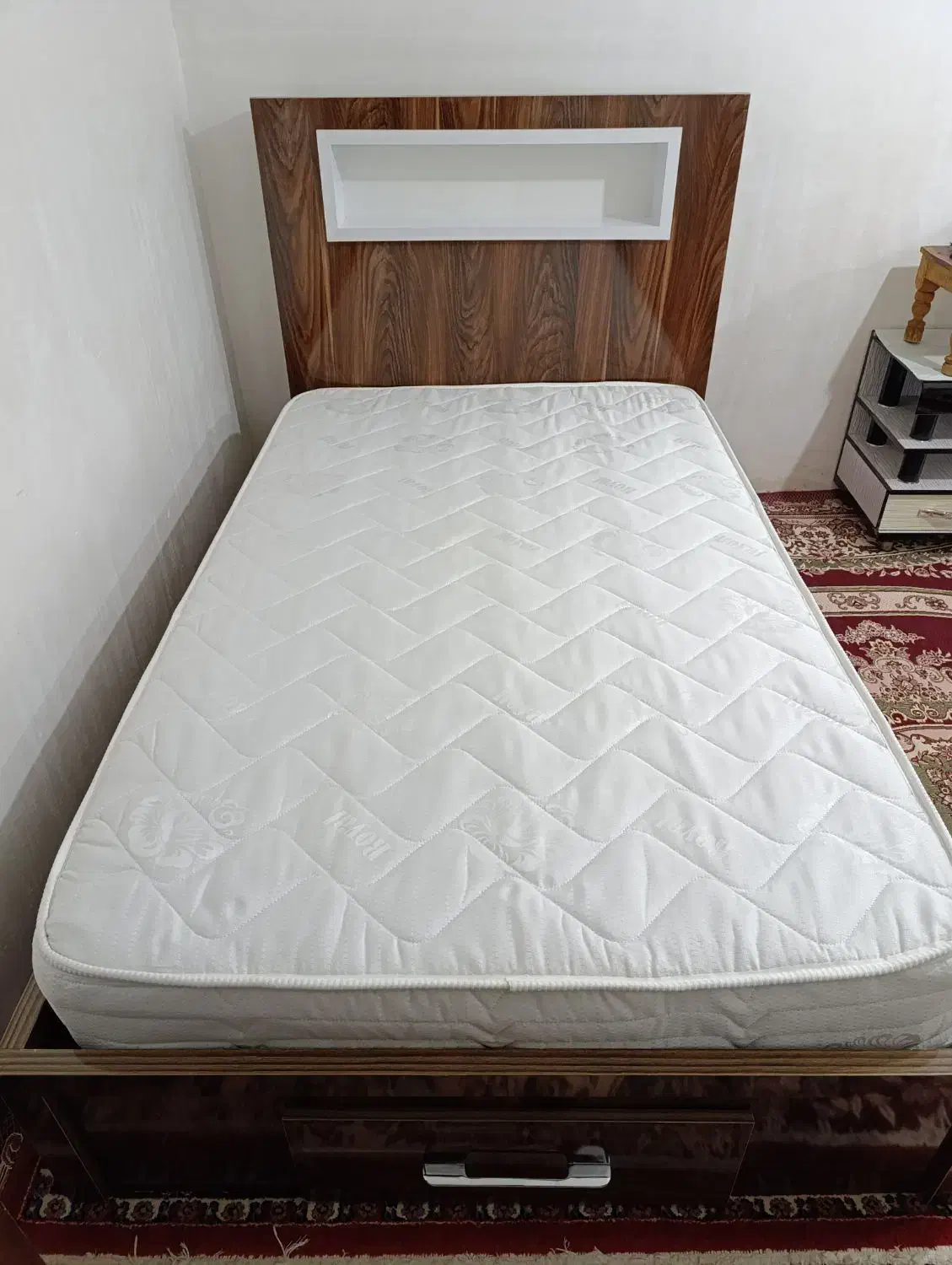 تخت|تخت و سرویس خواب|مشگین شهر, |دیوار