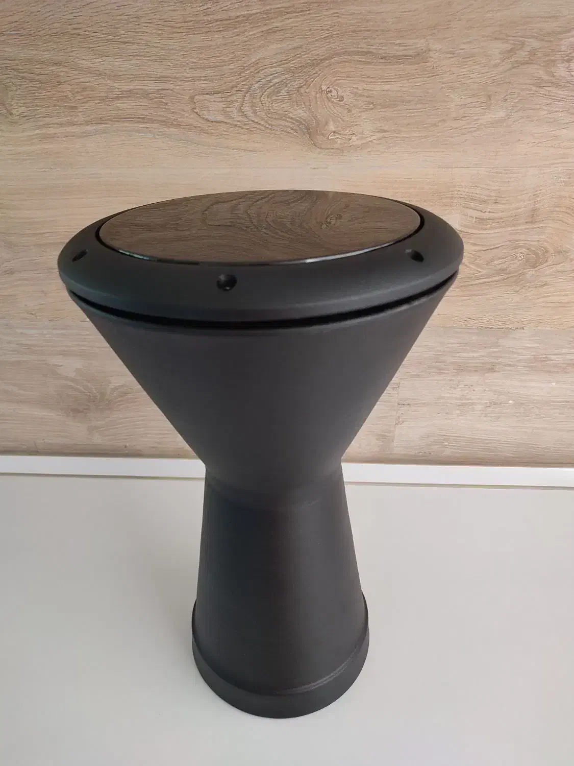 ضرب و تمپو|درام و پرکاشن|رشت, حومه رشت|دیوار