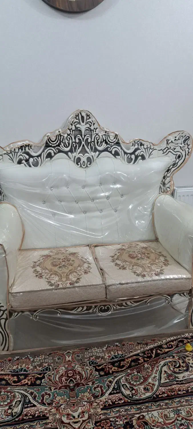 مبل عروس تمیز و سالم|مبلمان خانگی و میز عسلی|پیر بکران, |دیوار